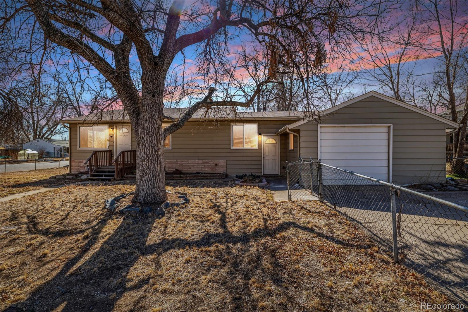 Sheridan Hills Englewood Home | MLS #: 81993603110 W Bear Creek Drive, Englewood Beds: 3 Baths: 2 Price: $469,000