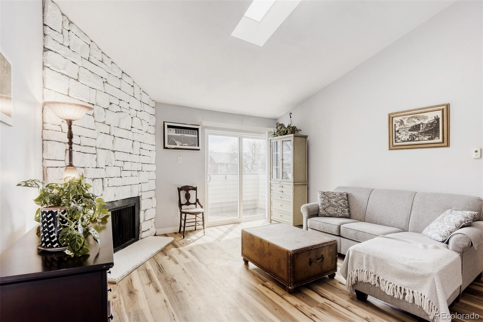 Oak Park Denver Condo / Townhome | MLS #: 660825910150 E Virginia Avenue 4-301, Denver Beds: 1 Baths: 1 Price: $161,000