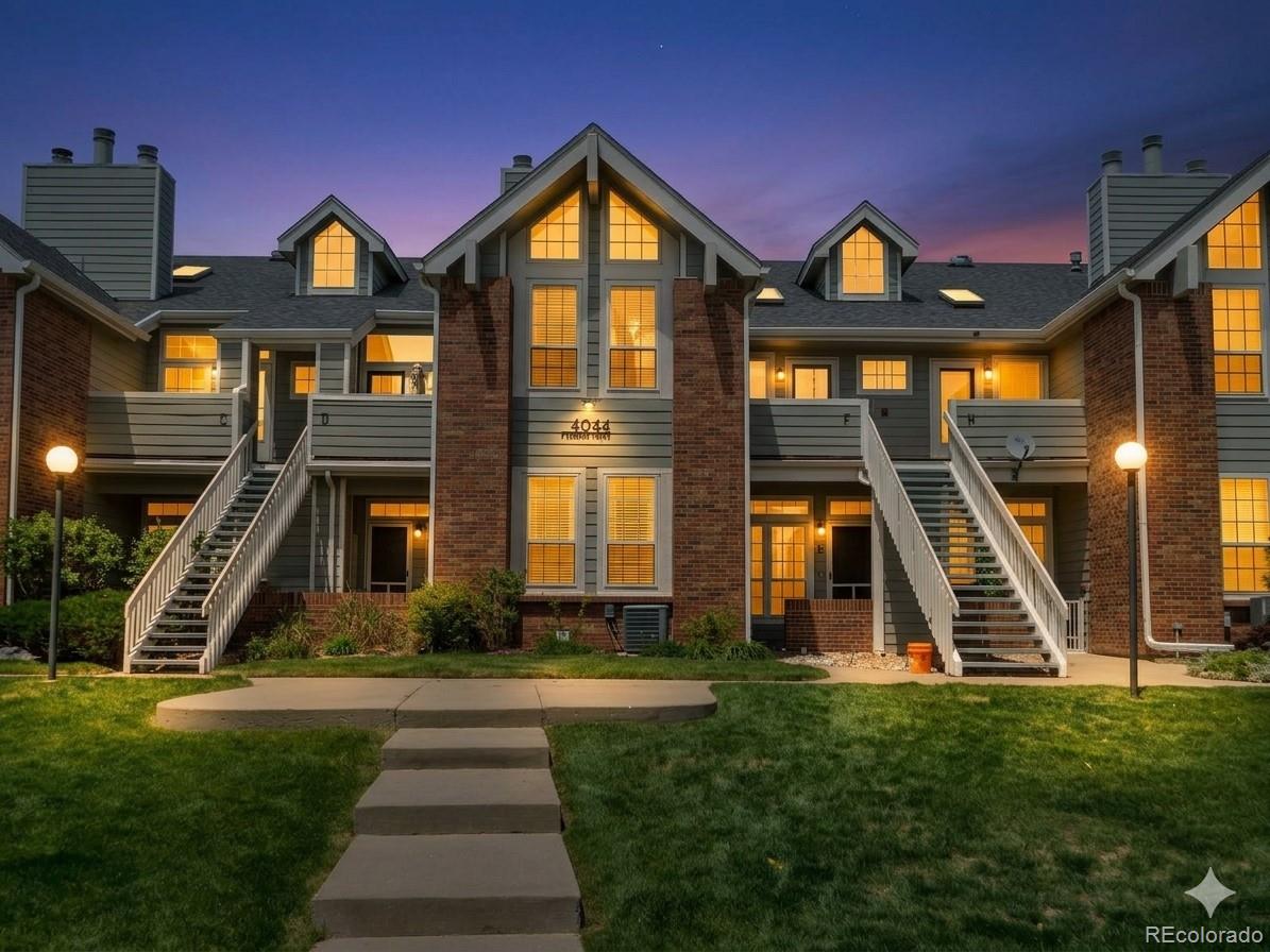 Meadow Hills Aurora Condo / Townhome | MLS #: 94378034044 S Carson Street F, Aurora Beds: 2 Baths: 2 Price: $360,000
