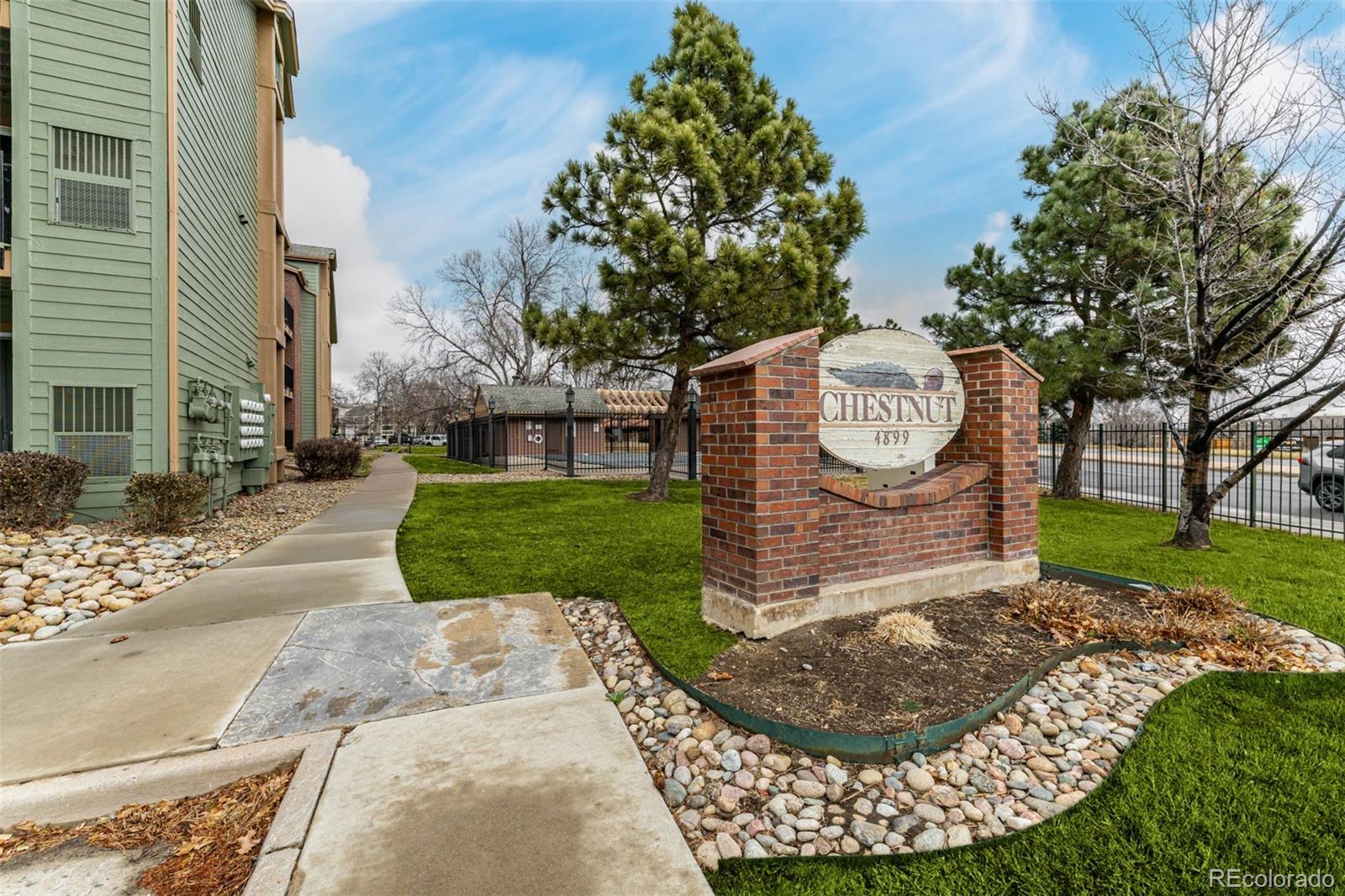 Chestnut Littleton Condo / Townhome | MLS #: 47498664899 S Dudley Street 5F, Littleton Beds: 2 Baths: 1 Price: $249,000