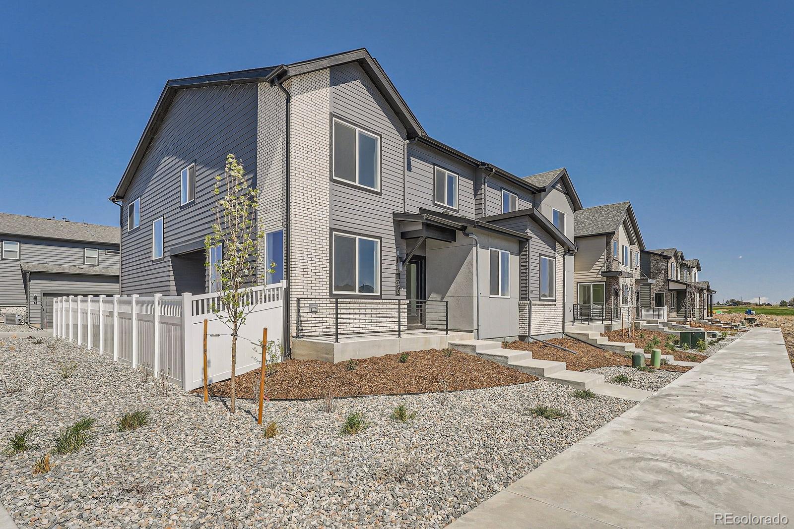 Murphy Creek Aurora Condo / Townhome | MLS #: 17137571290 S Algonquian  , Aurora Beds: 3 Baths: 3 Price: $499,000