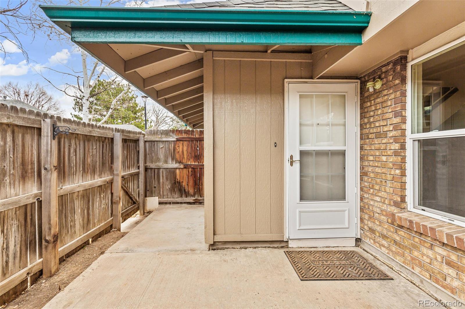  Greenwood Village Condo / Townhome | MLS #: 15223126046 S Willow Way , Greenwood Village Beds: 2 Baths: 2 Price: $375,000