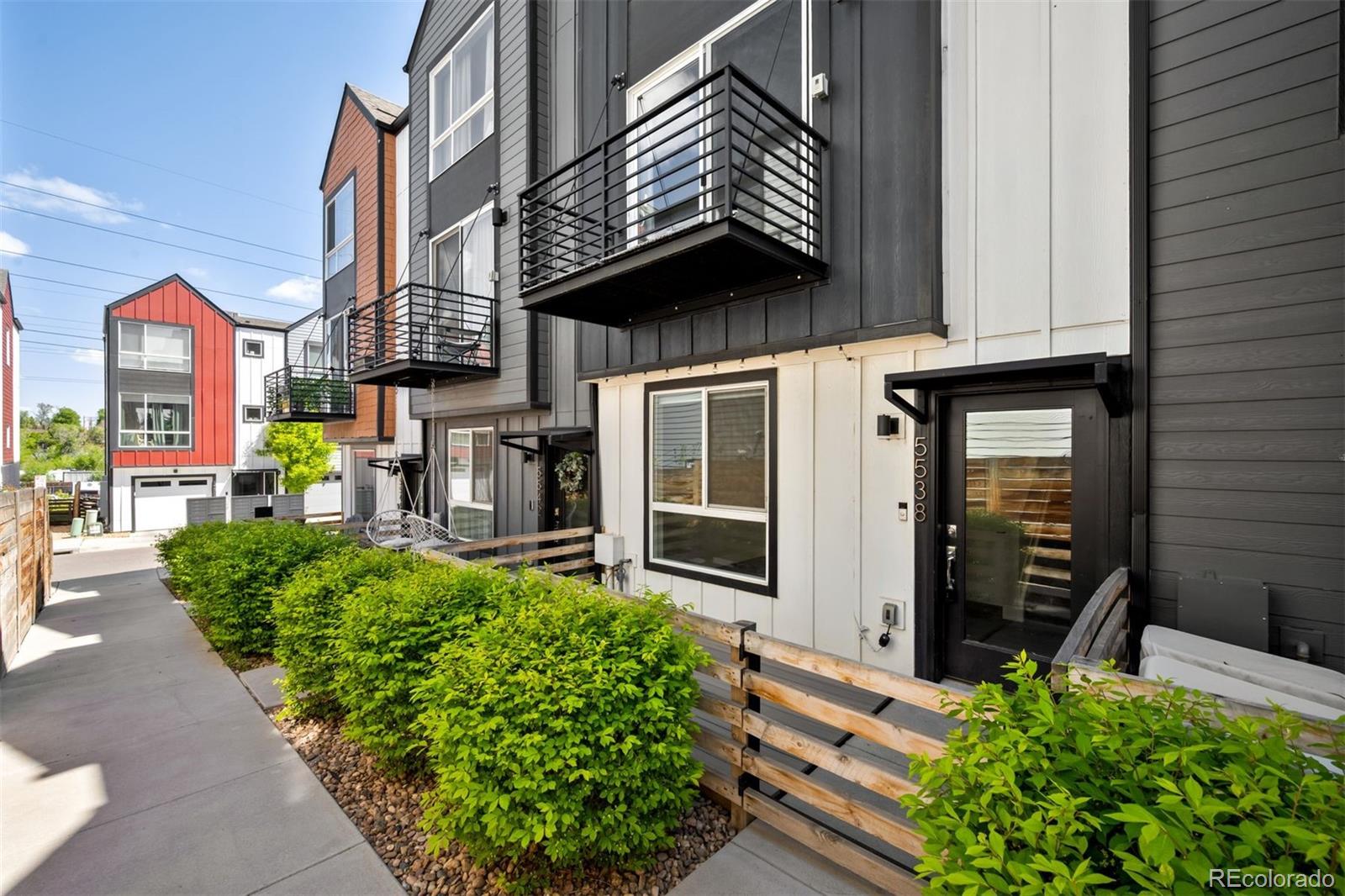  Lakewood Condo / Townhome | MLS #: 42871565538 W 11th Place , Lakewood Beds: 3 Baths: 3 Price: $455,000