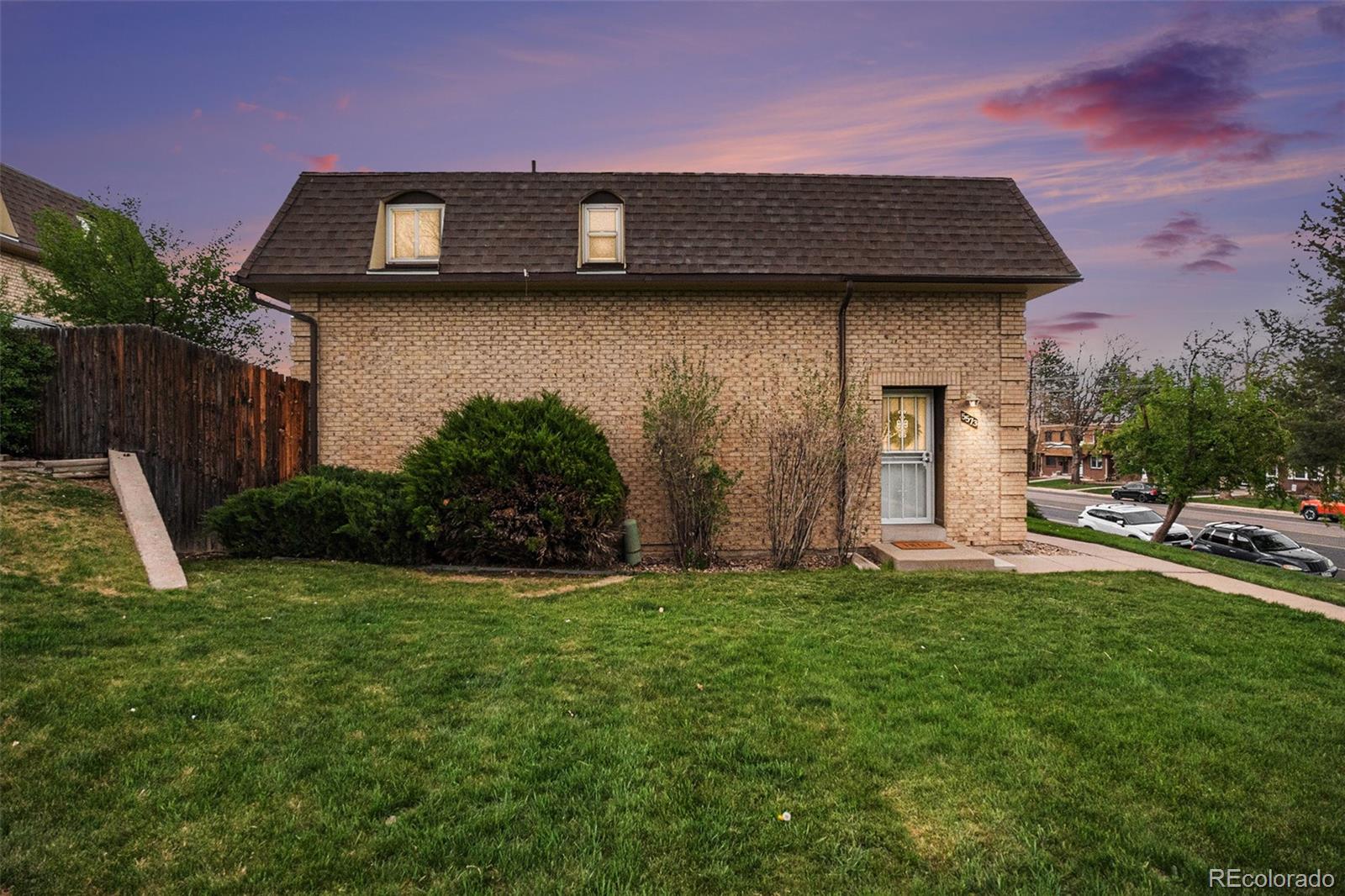 Chateaux Beaumar Littleton Condo / Townhome | MLS #: 92109685573 S Lowell Boulevard , Littleton Beds: 3 Baths: 3 Price: $350,000