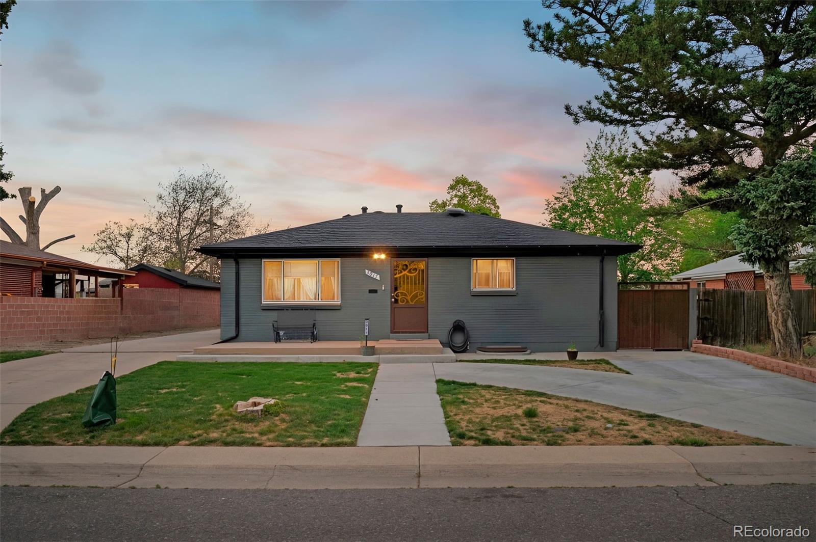 Morris Heights Aurora Home | MLS #: 94949783017  Cimarron Street, Aurora Beds: 5 Baths: 2 Price: $450,000