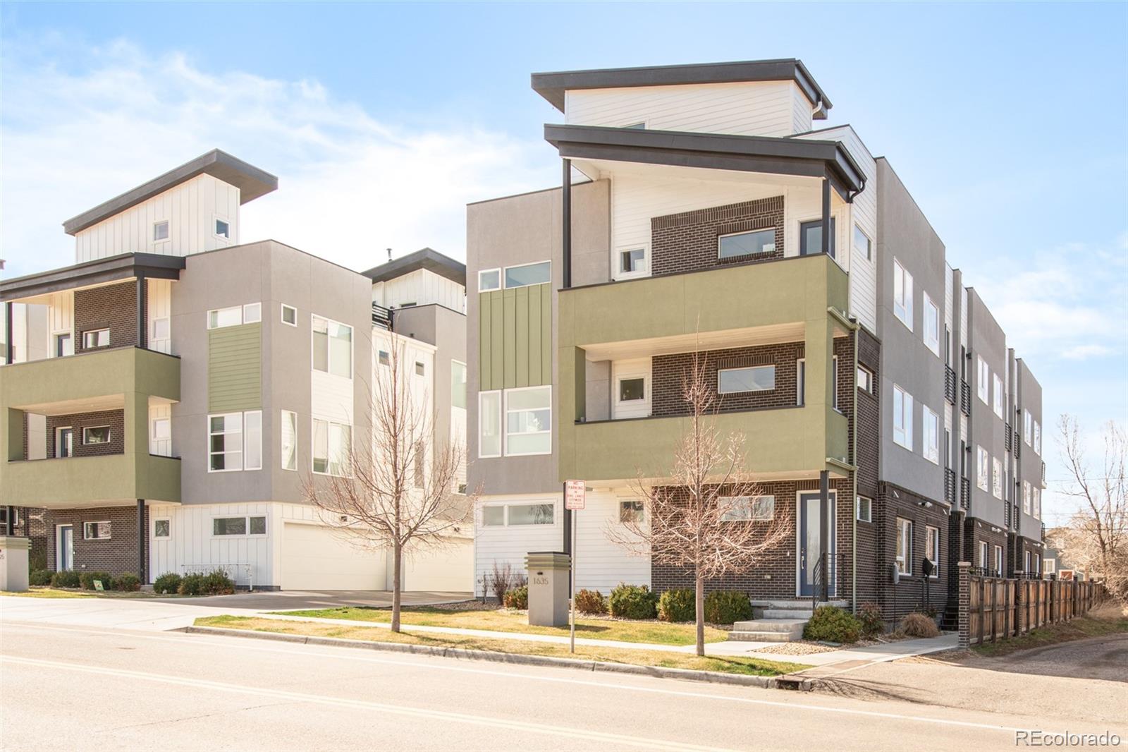 Edgewater Lakewood Condo / Townhome | MLS #: 30847201635  Harlan Street 4, Lakewood Beds: 3 Baths: 3 Price: $650,000