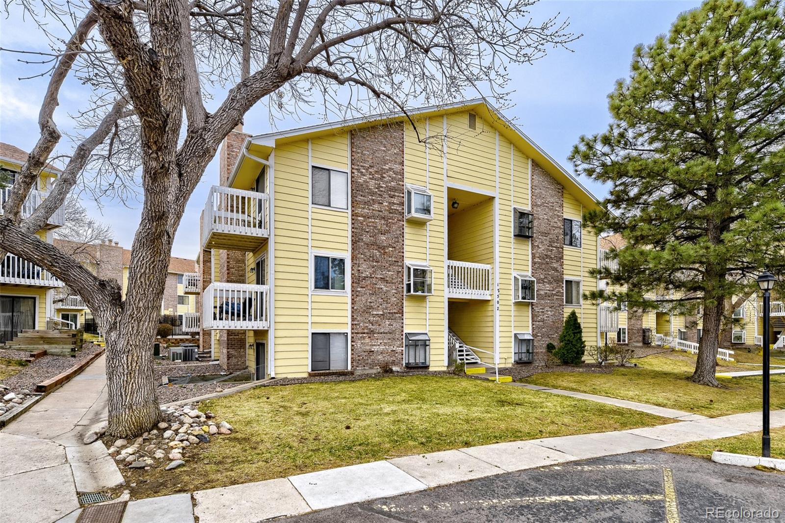 Spinnaker Run Aurora Condo / Townhome | MLS #: 189033512502 E Cornell Avenue 102, Aurora Beds: 1 Baths: 1 Price: $195,000