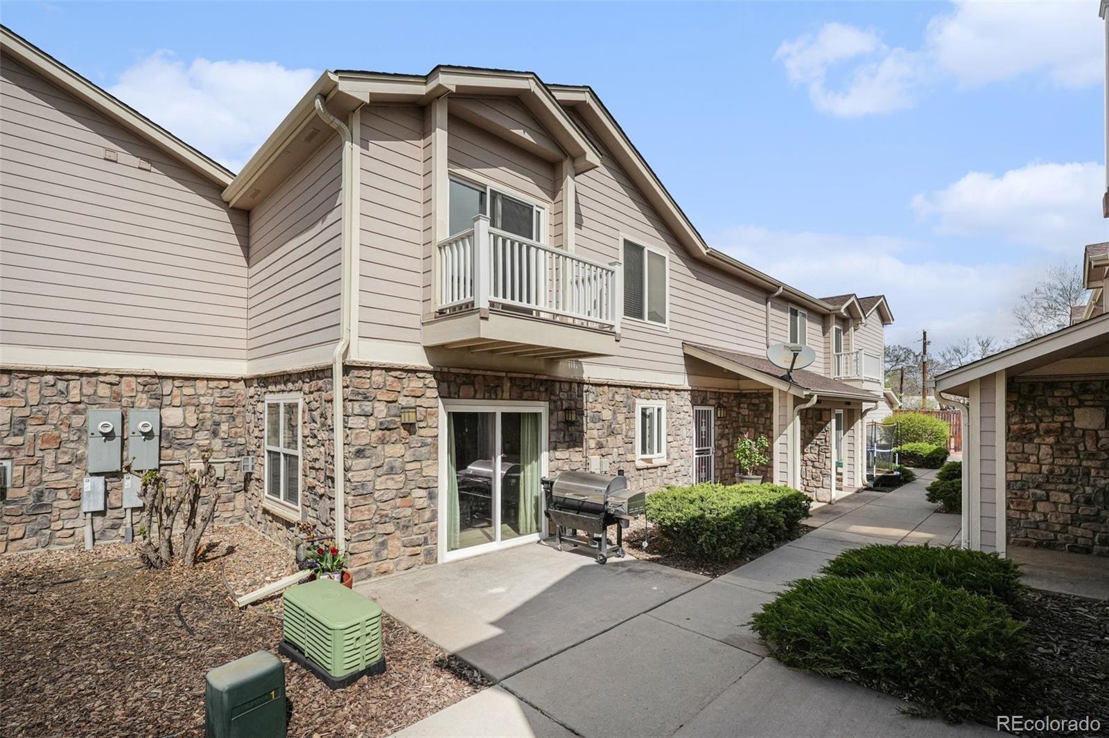  Northglenn Home | MLS #: 21958481565  Roseanna Drive, Northglenn Beds: 3 Baths: 3 Price: $385,000