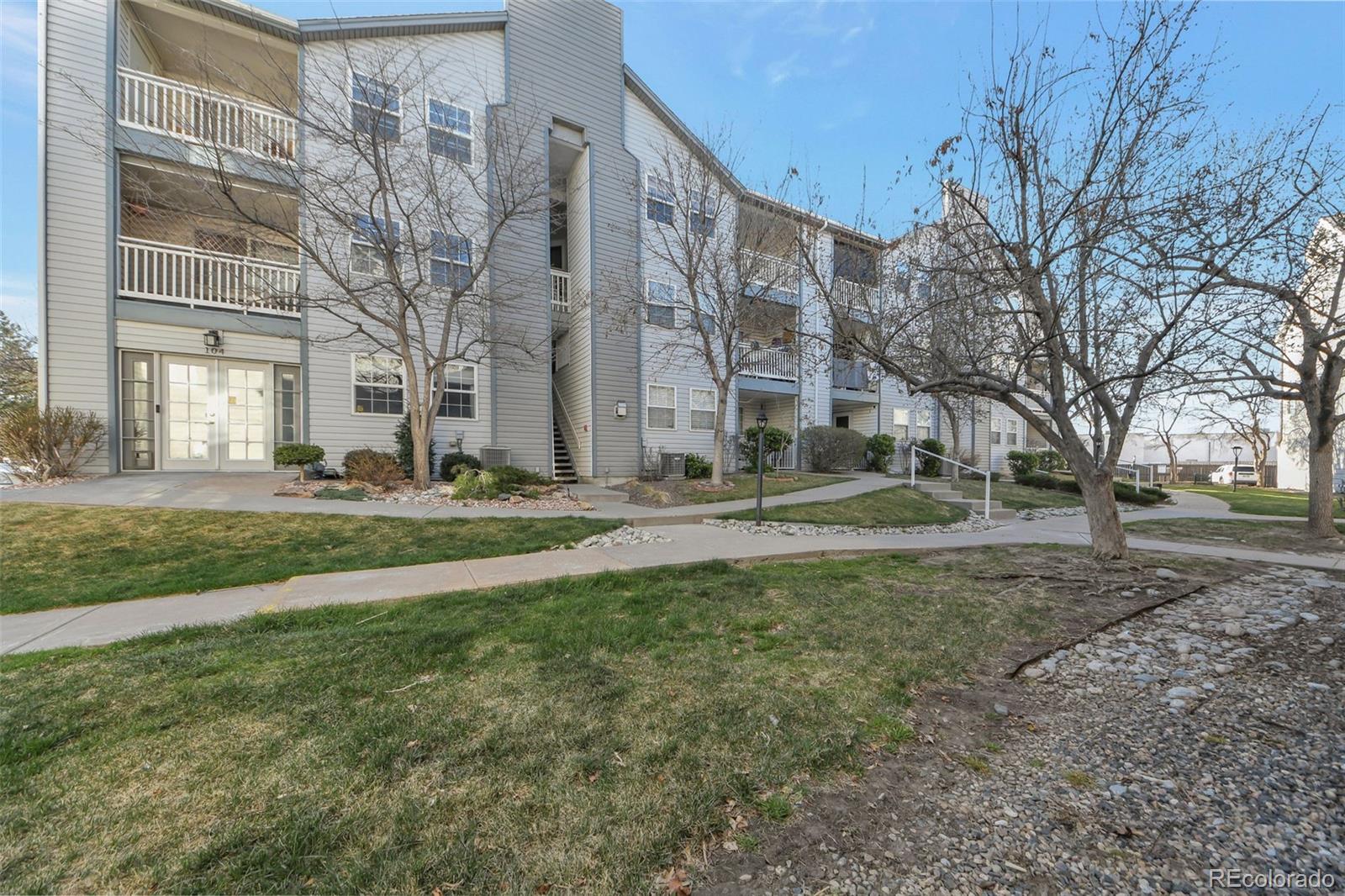 Cedar Cove Aurora Condo / Townhome | MLS #: 919024912555 E Tennessee Circle 303, Aurora Beds: 2 Baths: 2 Price: $250,000