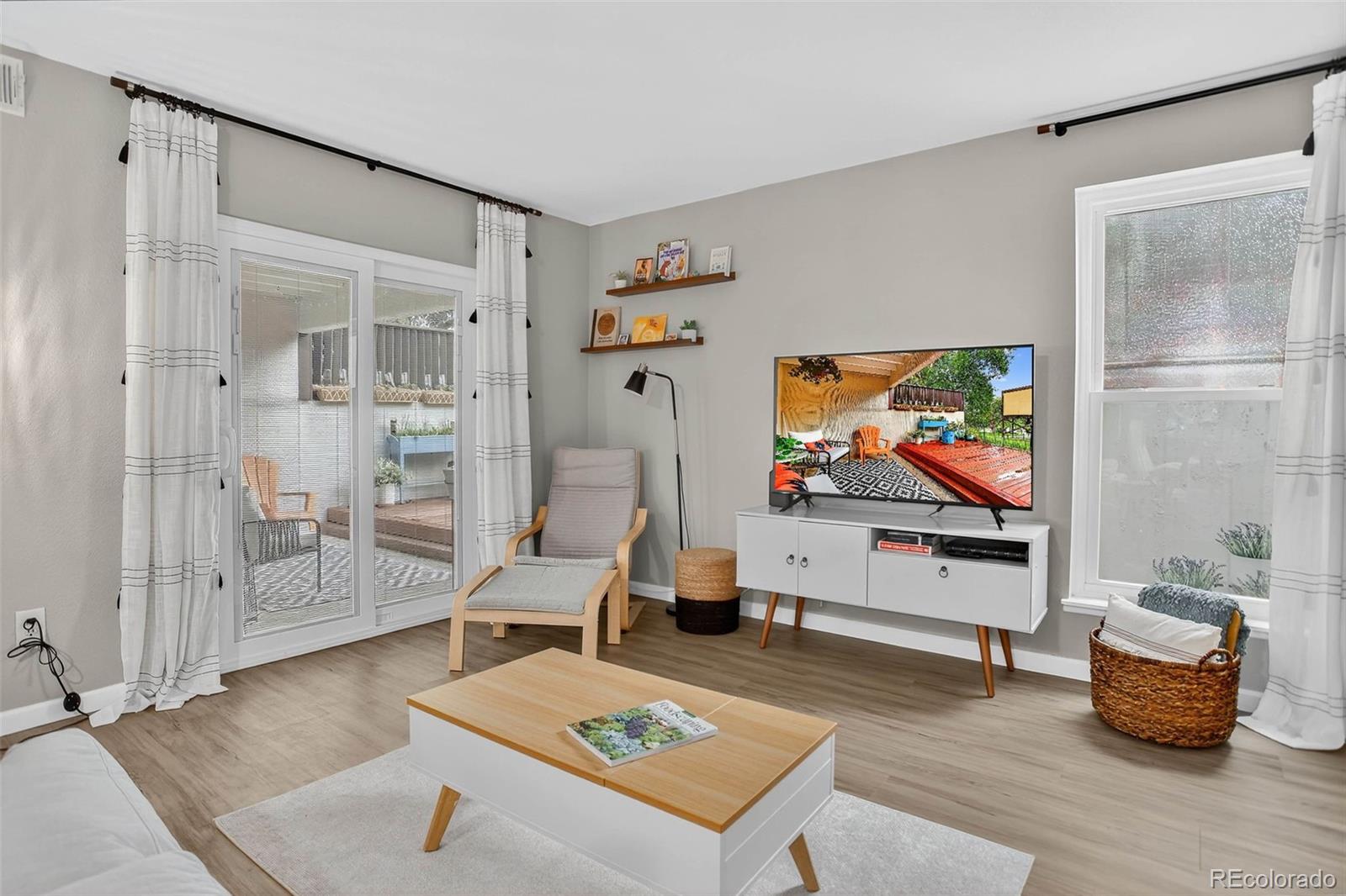 The Timbers Aurora Condo / Townhome | MLS #: 887291414934 E Hampden Circle 3, Aurora Beds: 1 Baths: 1 Price: $200,000