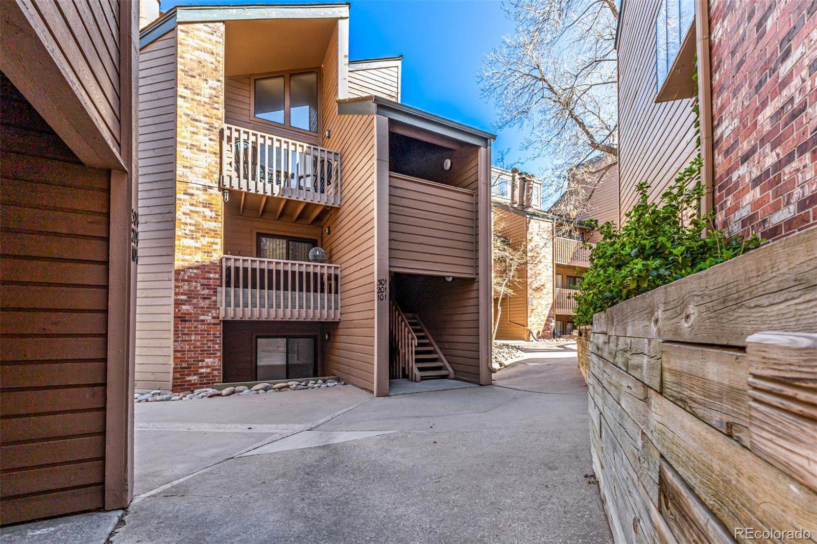 Shadow Hills Lakewood Condo / Townhome | MLS #: 715930512354 W Nevada Place 301, Lakewood Beds: 1 Baths: 1 Price: $205,000