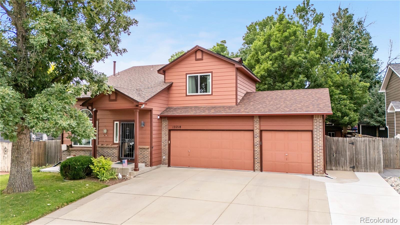 Country West Littleton Home | MLS #: 599158312218 W Aqueduct Drive, Littleton Beds: 4 Baths: 4 Price: $680,000