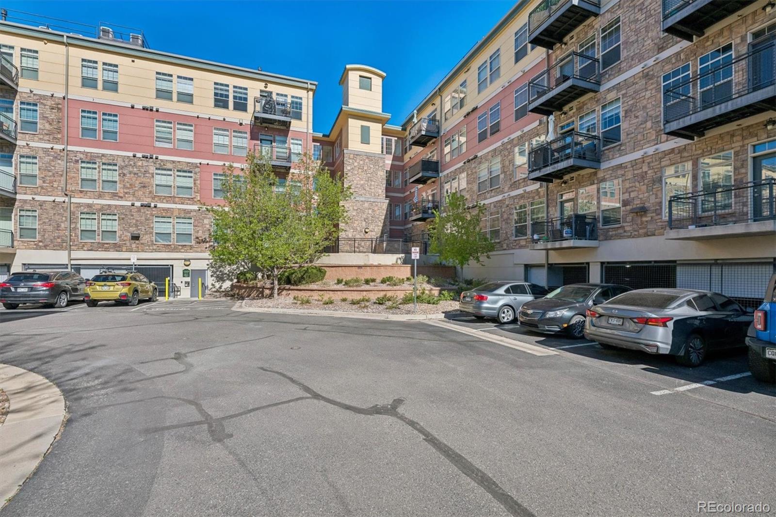 Vantage Pointe Broomfield Condo / Townhome | MLS #: 151386313456  Via Varra  221, Broomfield Beds: 1 Baths: 2 Price: $329,000