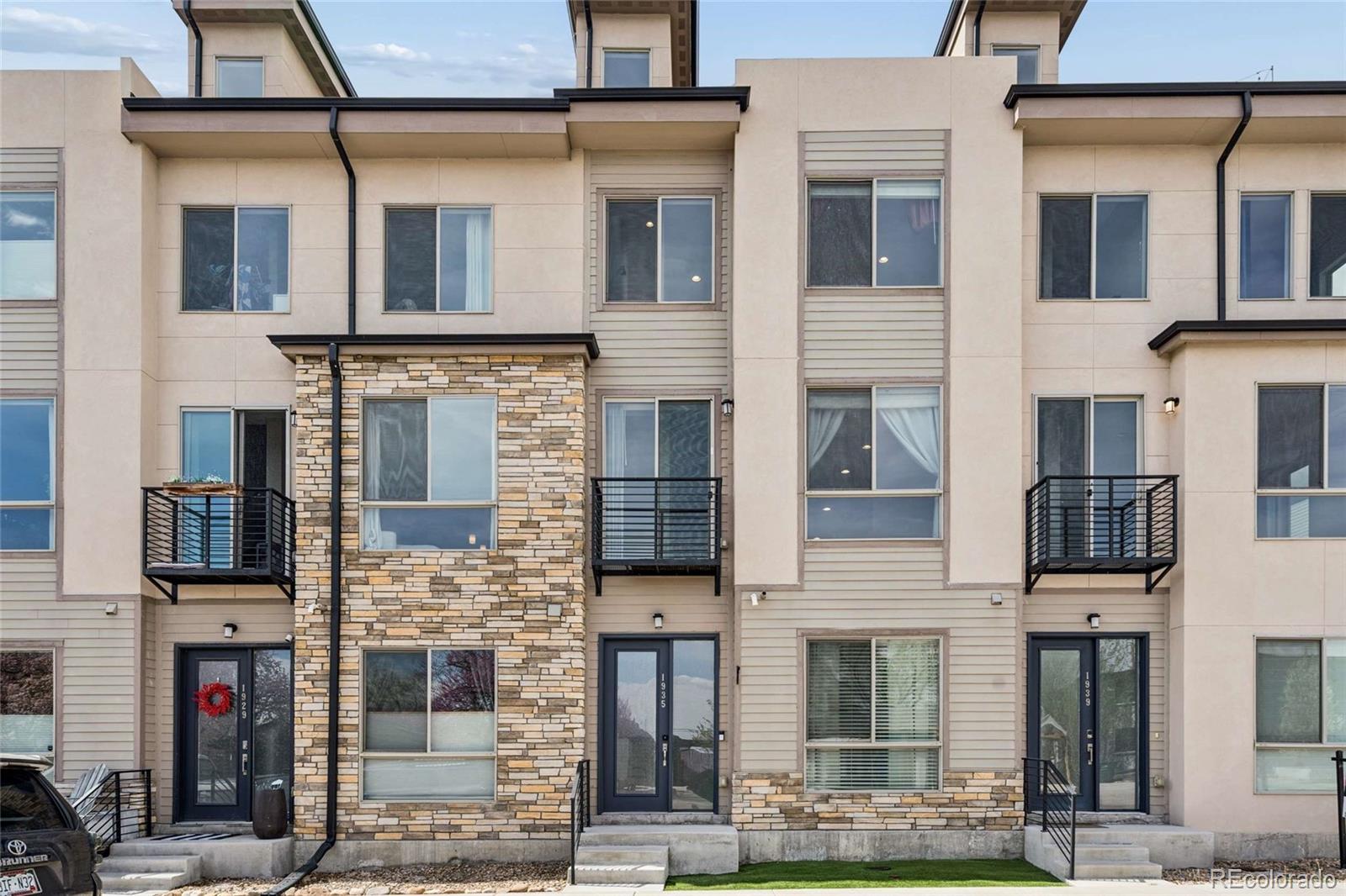 Edgewater Lakewood Condo / Townhome | MLS #: 96059791935  Eaton Street , Lakewood Beds: 3 Baths: 4 Price: $730,000