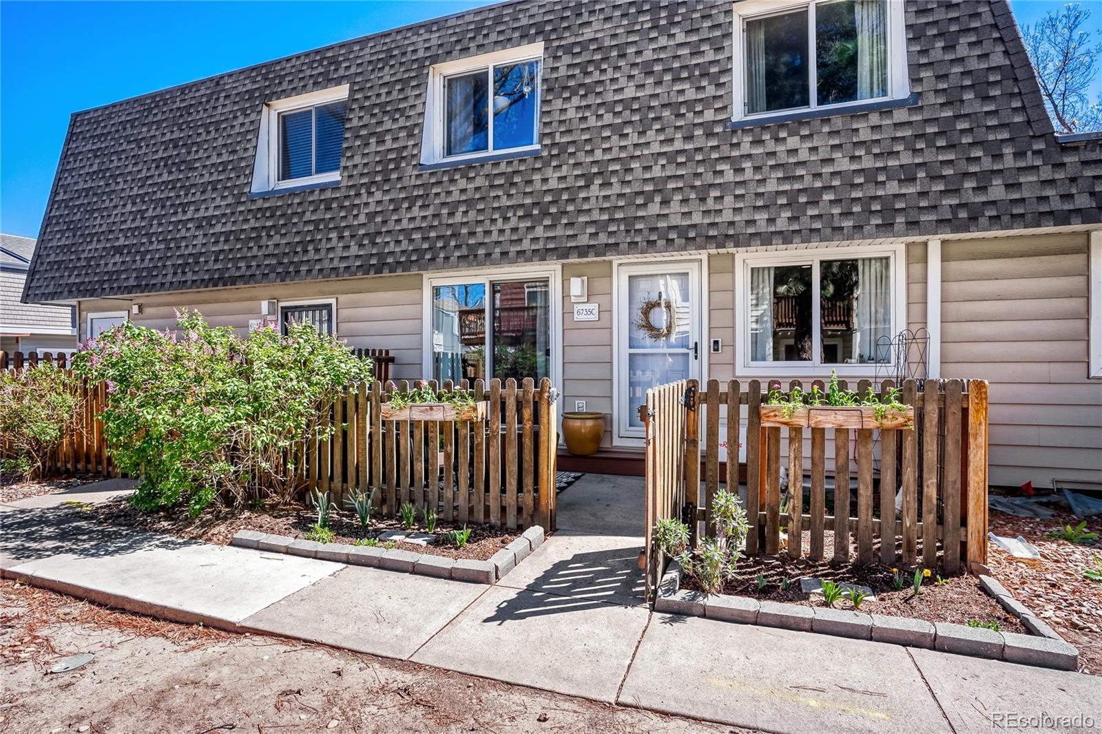 Park Monaco Denver Condo / Townhome | MLS #: 33408676735 E Arizona Avenue C, Denver Beds: 3 Baths: 3 Price: $340,000