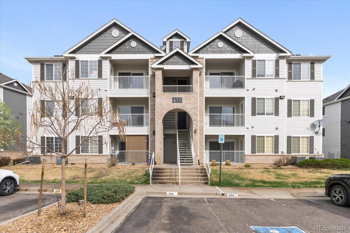 Savannah Englewood Condo / Townhome | MLS #: 197396215700 E Jamison Drive 4-301, Englewood Beds: 2 Baths: 2 Price: $299,000