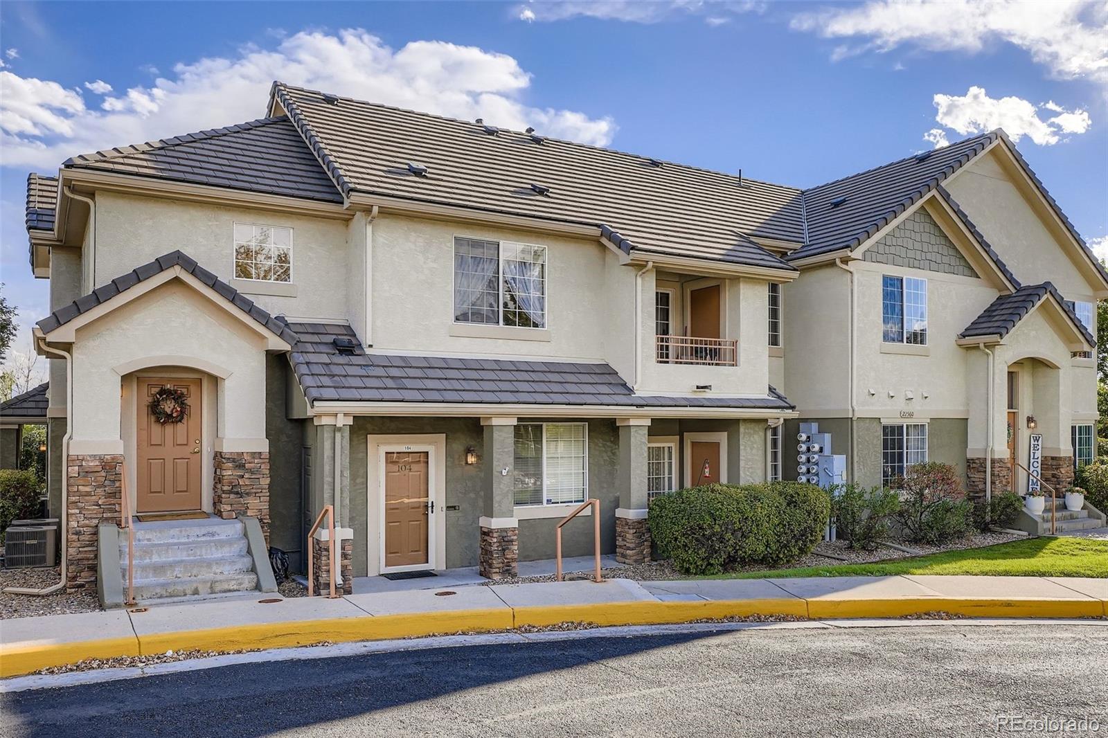 Homestead Aurora Condo / Townhome | MLS #: 874078522560 E Ontario Drive 204, Aurora Beds: 2 Baths: 2 Price: $300,000