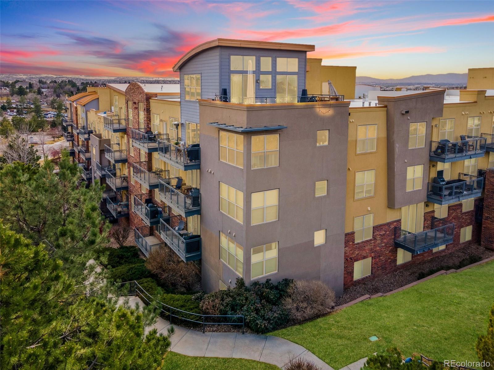 Dry Creek Crossing Englewood Condo / Townhome | MLS #: 87676969079 E Panorama Circle 312, Englewood Beds: 4 Baths: 3 Price: $565,000
