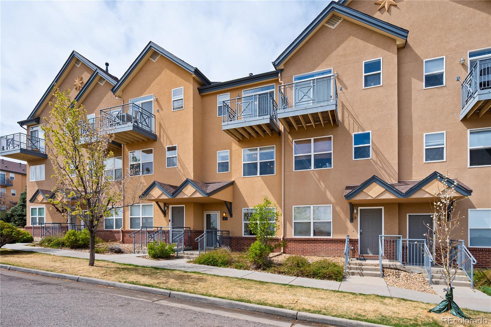 Village At City Center Aurora Condo / Townhome | MLS #: 5944986621 S Fairplay Street D, Aurora Beds: 2 Baths: 3 Price: $343,000