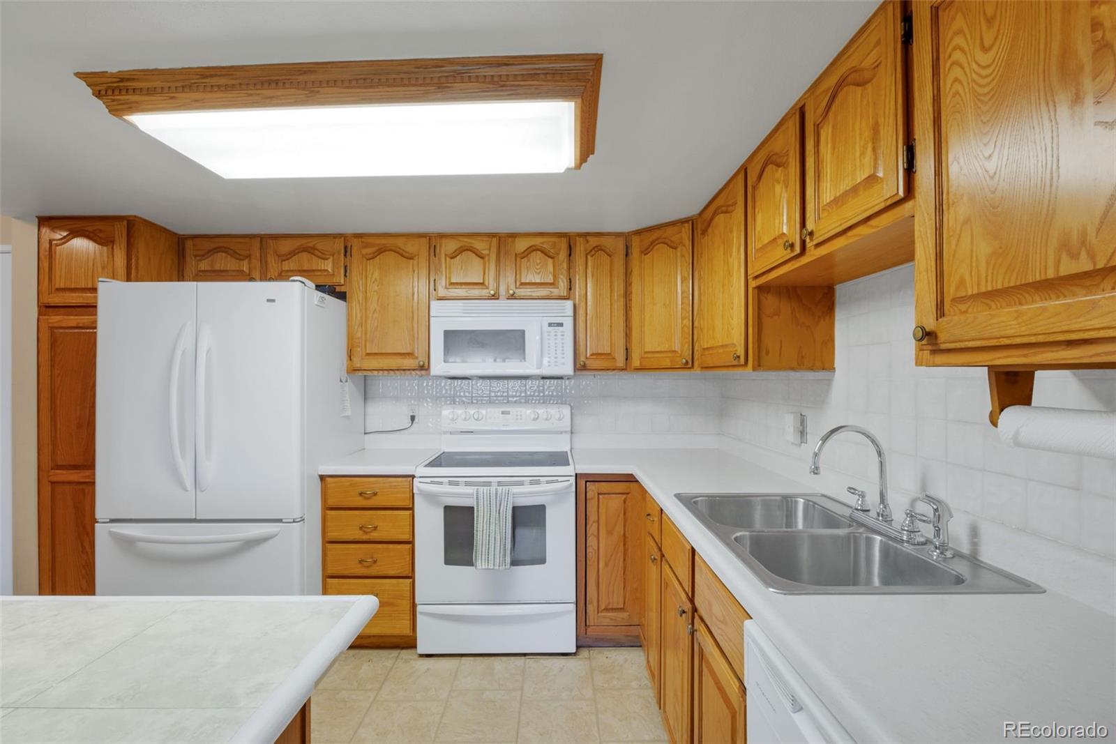 Heather Gardens Aurora Condo / Townhome | MLS #: 293000014001 E Marina Drive 607, Aurora Beds: 2 Baths: 1 Price: $249,000
