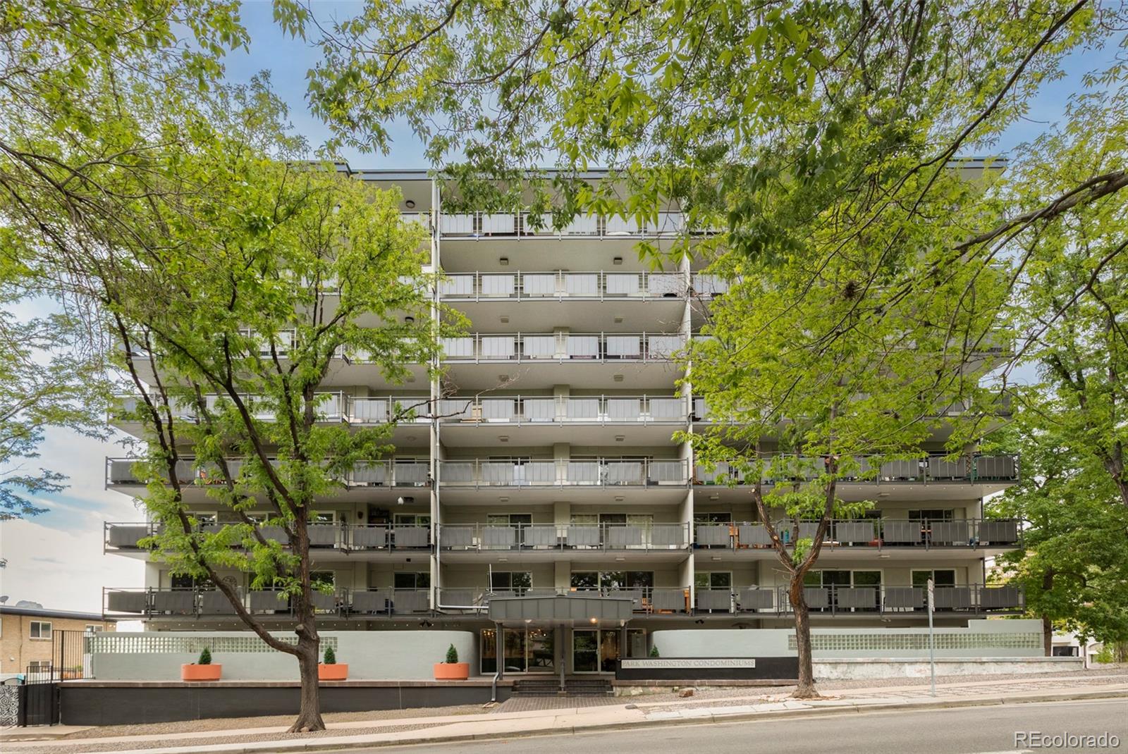 Capital Hill Denver Condo / Townhome | MLS #: 3853253669 N Washington Street 901, Denver Beds: 3 Baths: 3 Price: $1,375,000