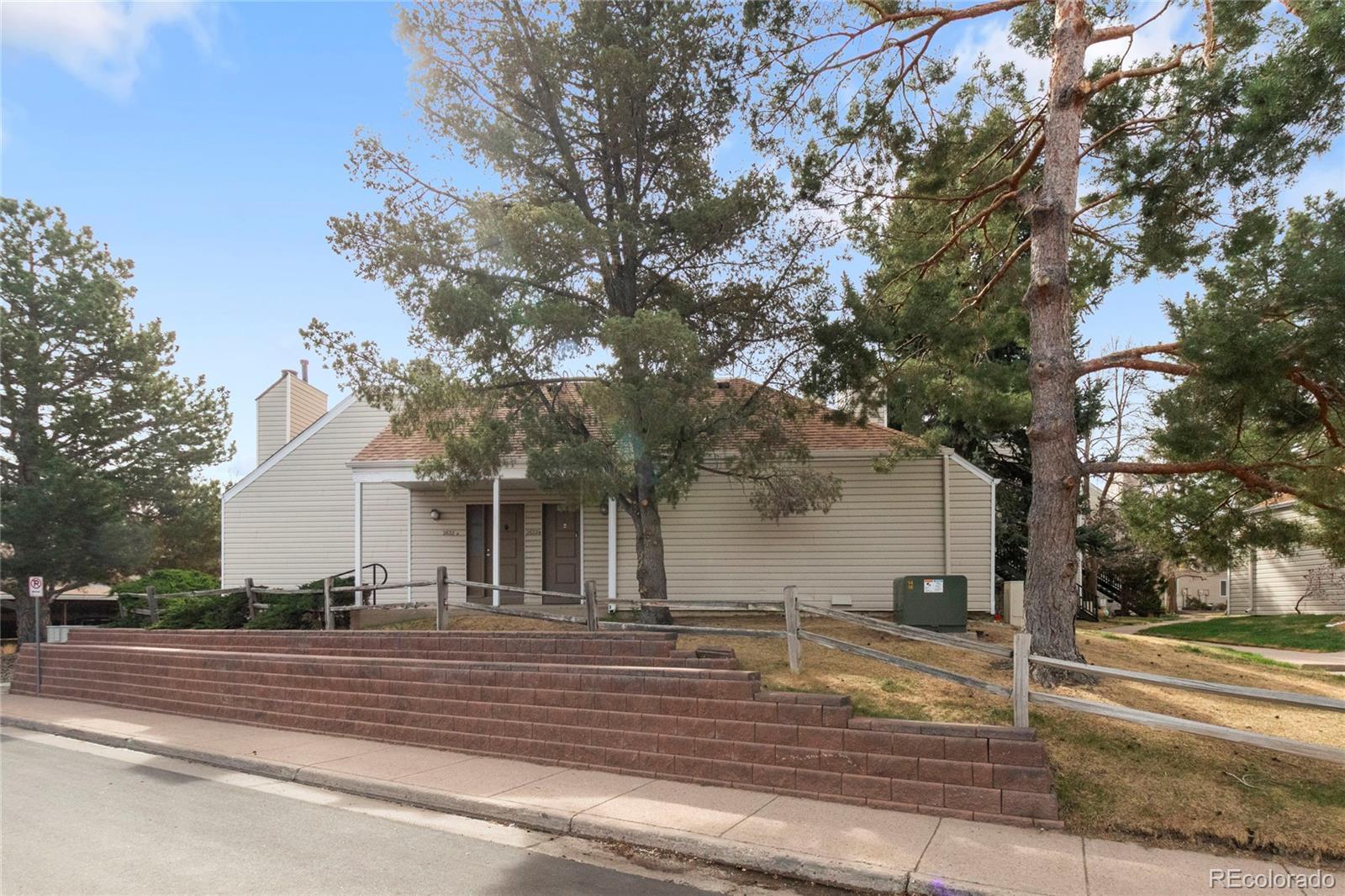 Strawberry Aurora Condo / Townhome | MLS #: 39048152622 S Xanadu Way B, Aurora Beds: 2 Baths: 2 Price: $295,000