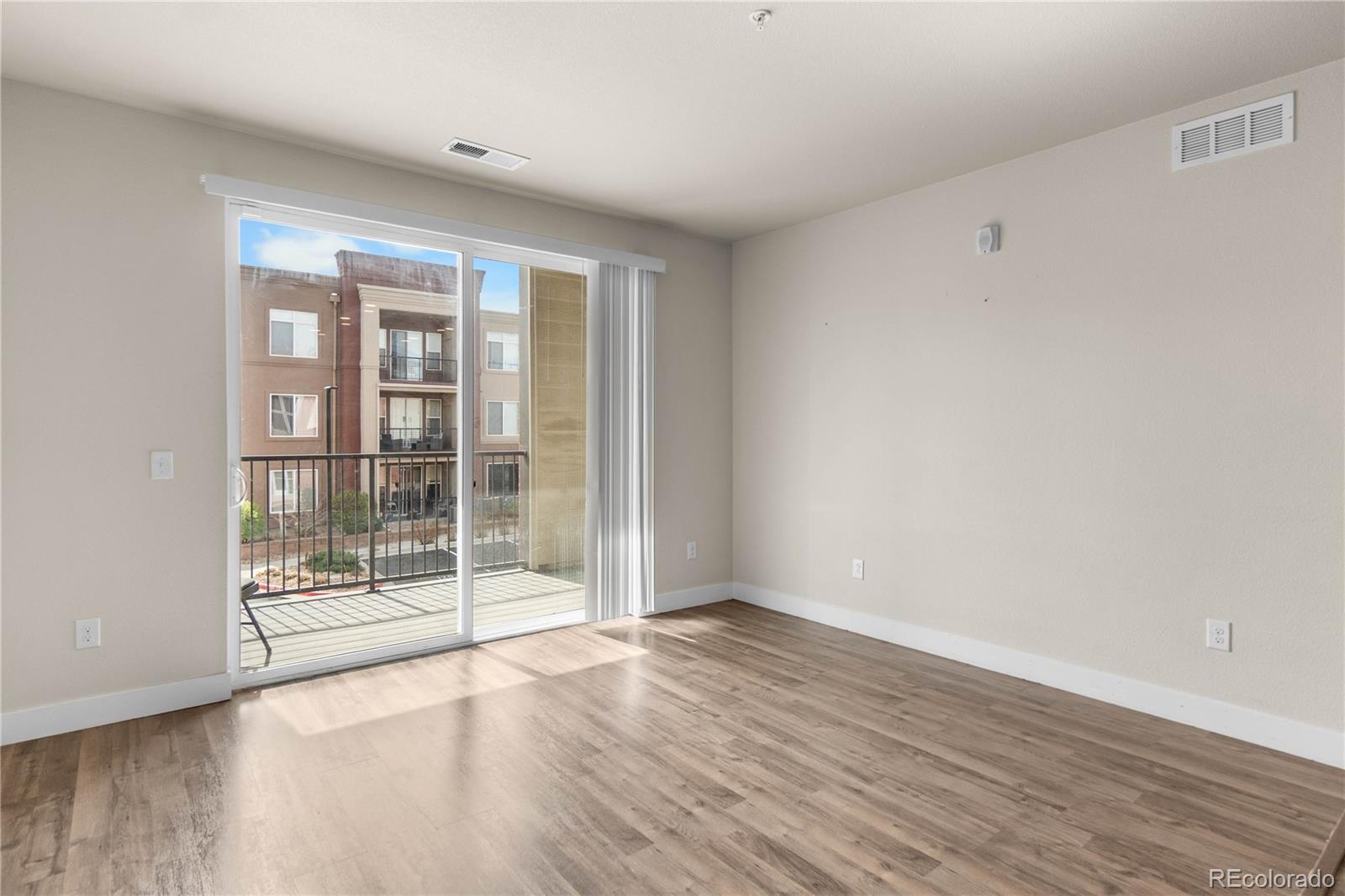  Aurora Condo / Townhome | MLS #: 871600214301 E Tennessee Avenue 204, Aurora Beds: 2 Baths: 2 Price: $270,000