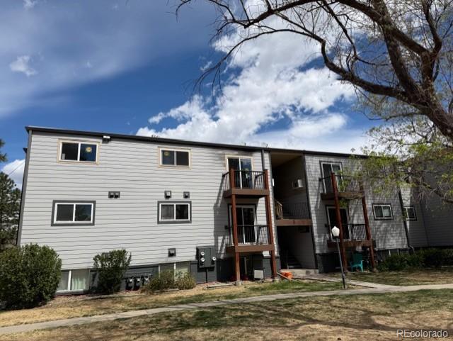 Golden Pines Golden Condo / Townhome | MLS #: 651429516259 W 10th Avenue E2, Golden Beds: 2 Baths: 1 Price: $215,000