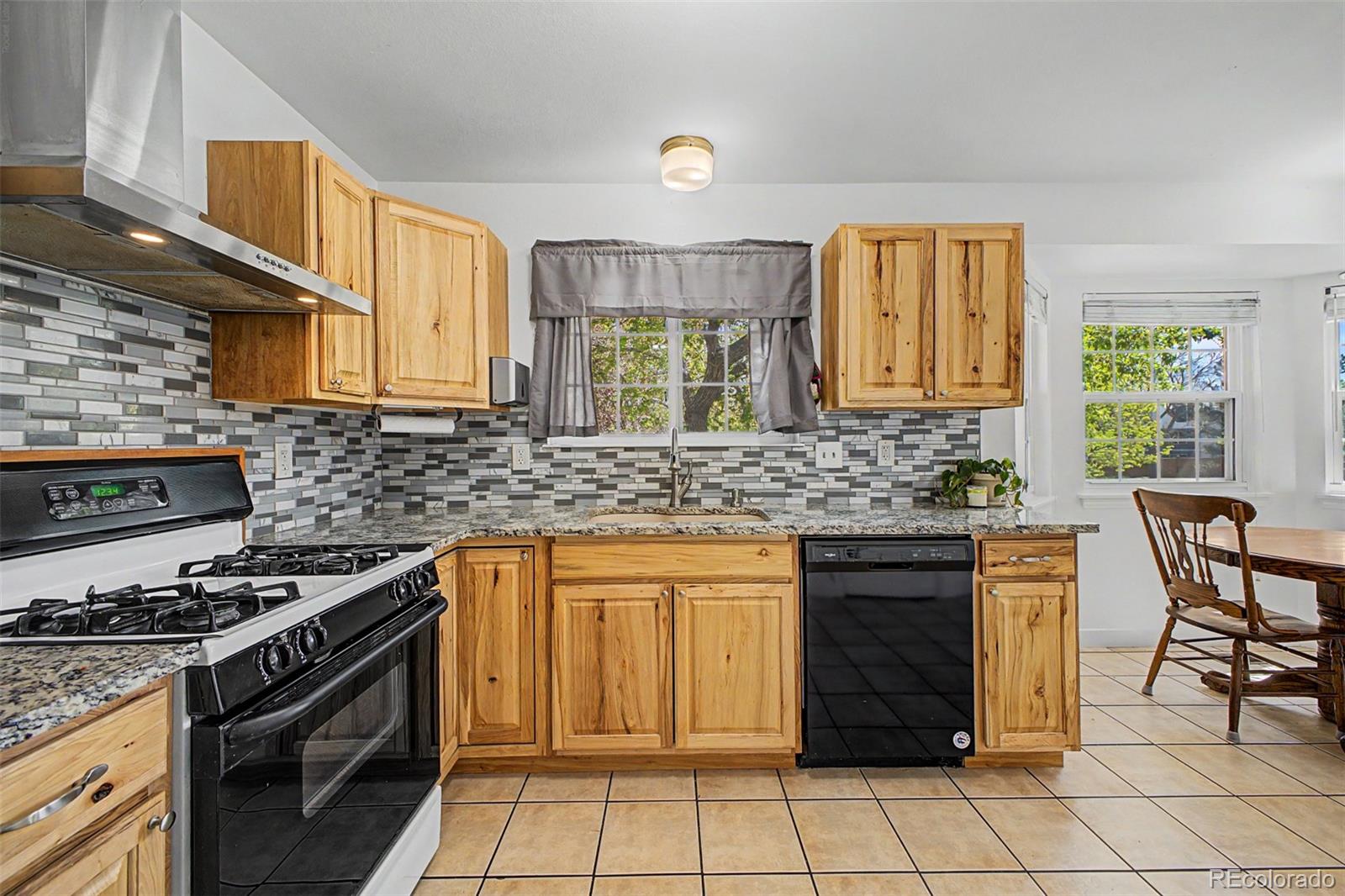 Founders Village Castle Rock Home | MLS #: 5818124642  Howe Circle, Castle Rock Beds: 3 Baths: 2 Price: $460,000