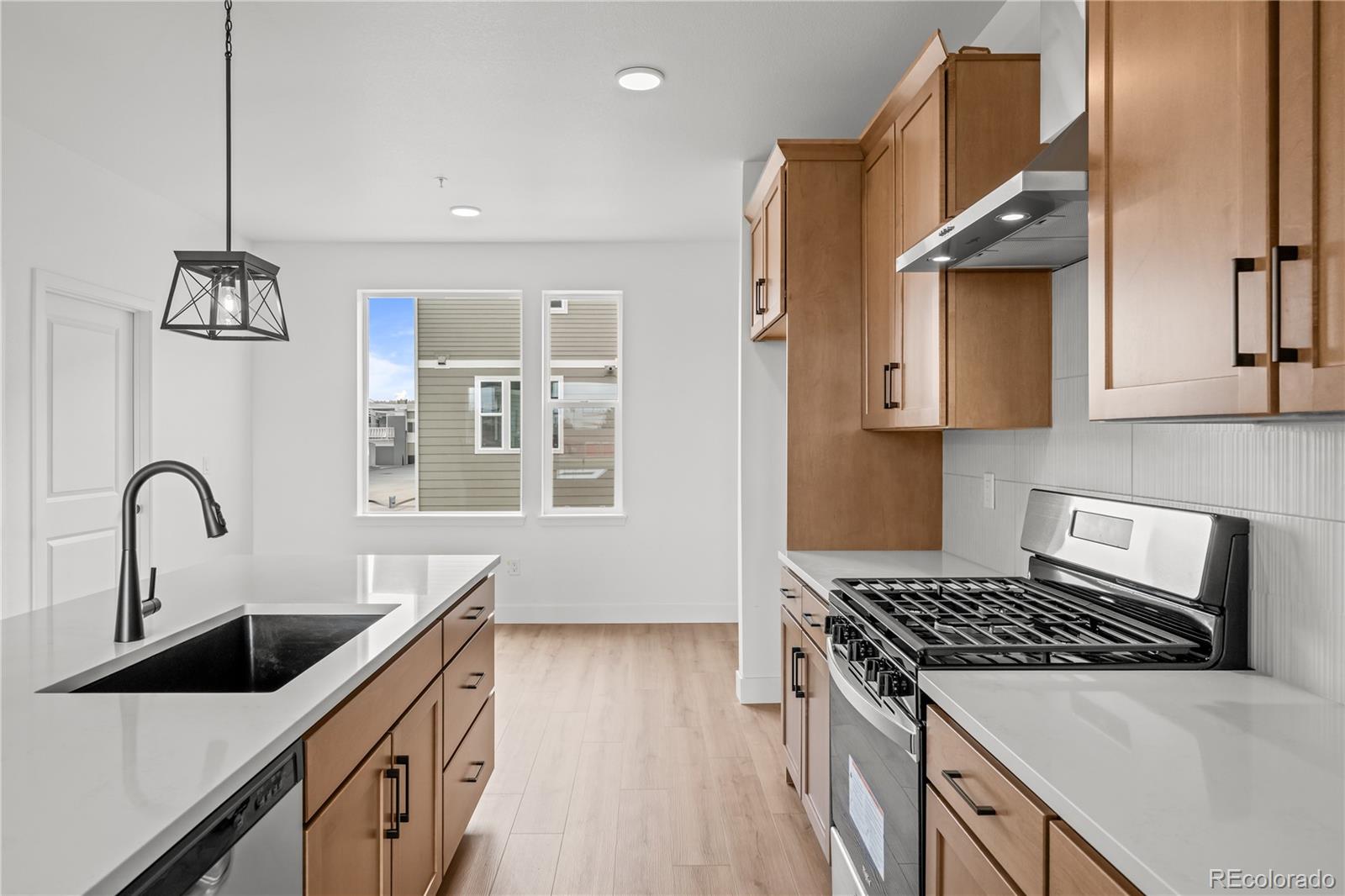  Denver Condo / Townhome | MLS #: 54845372736 W 68th Avenue , Denver Beds: 3 Baths: 3 Price: $524,900