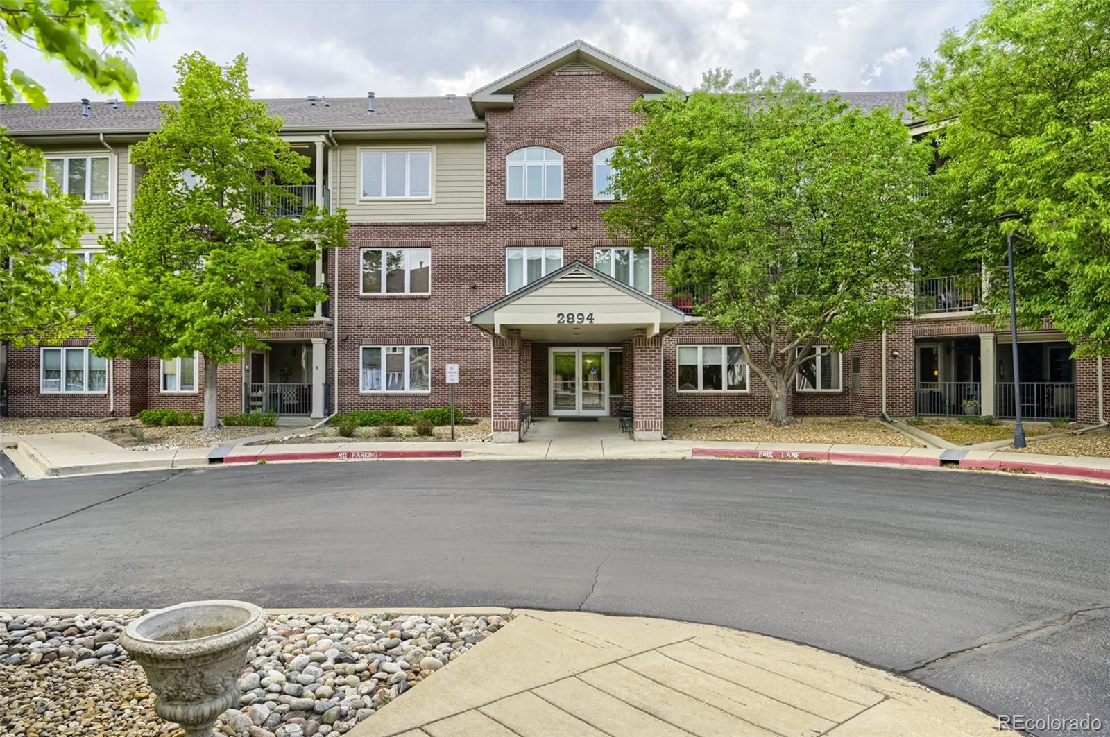 Riverwalk Littleton Condo / Townhome | MLS #: 48625832894 W Riverwalk Circle B112, Littleton Beds: 1 Baths: 1 Price: $289,900