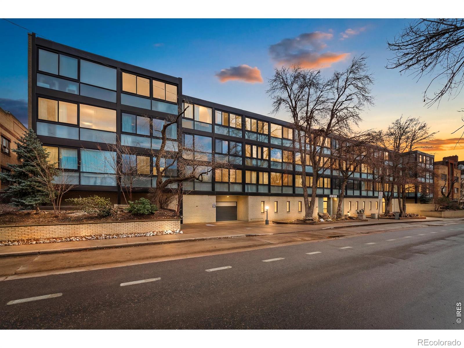 Smiths Denver Condo / Townhome | MLS #: 45678910563211050 N Corona Street 216, Denver Beds: 2 Baths: 2 Price: $289,000