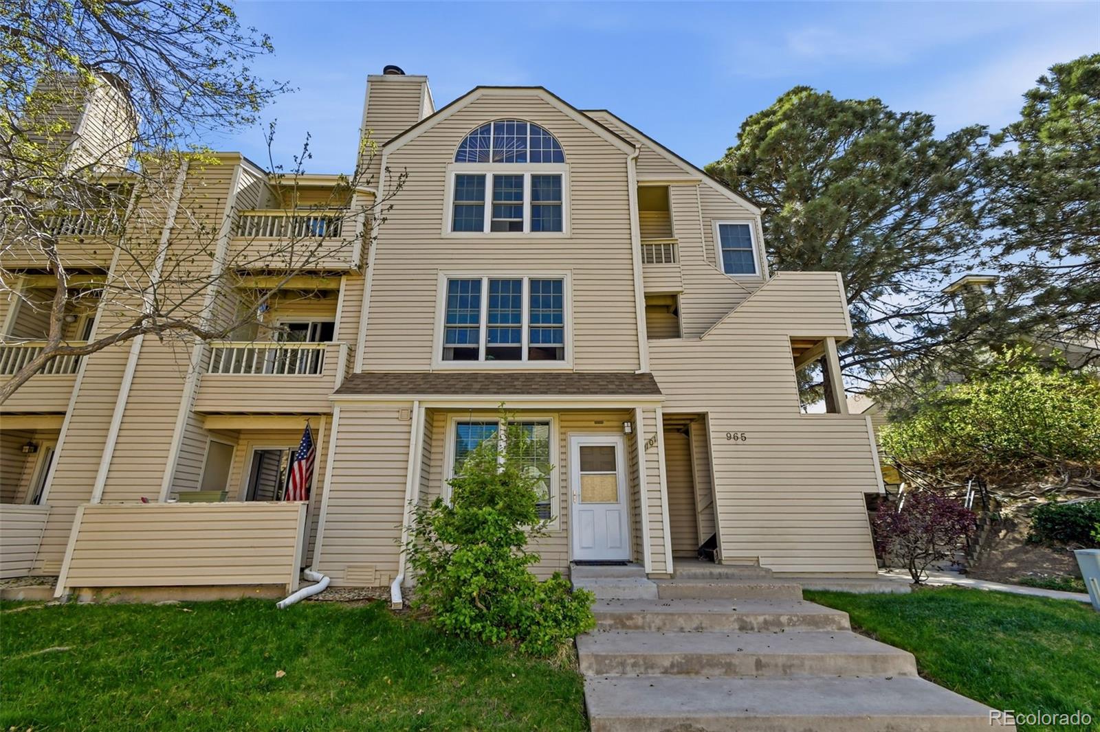 Sun Valley West Lakewood Condo / Townhome | MLS #: 7813885965 S Miller Street 201, Lakewood Beds: 2 Baths: 2 Price: $355,000