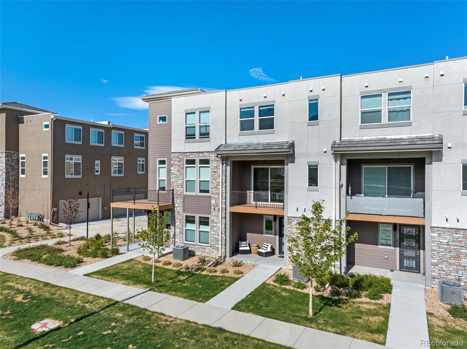 Solterra Lakewood Home | MLS #: 70394542220 S Mcintyre Street, Lakewood Beds: 3 Baths: 4 Price: $689,000