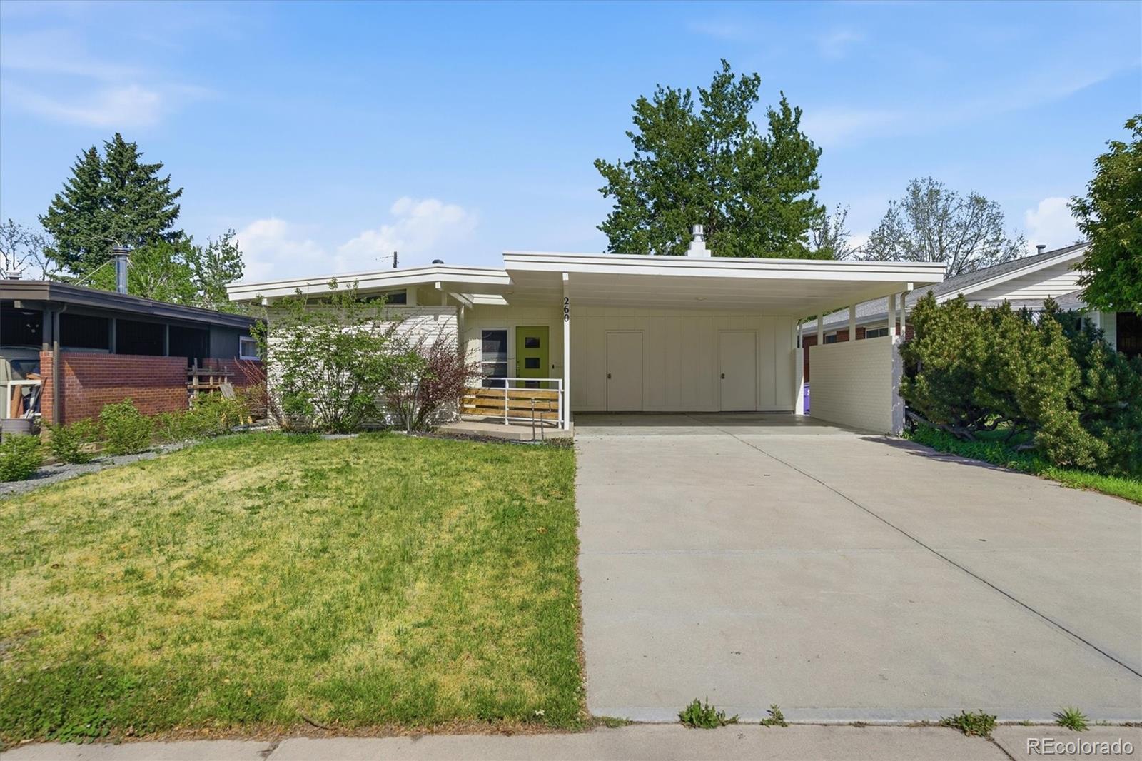 Crestmoor Denver Home | MLS #: 1727081260 S Jasmine Street, Denver Beds: 4 Baths: 3 Price: $989,000