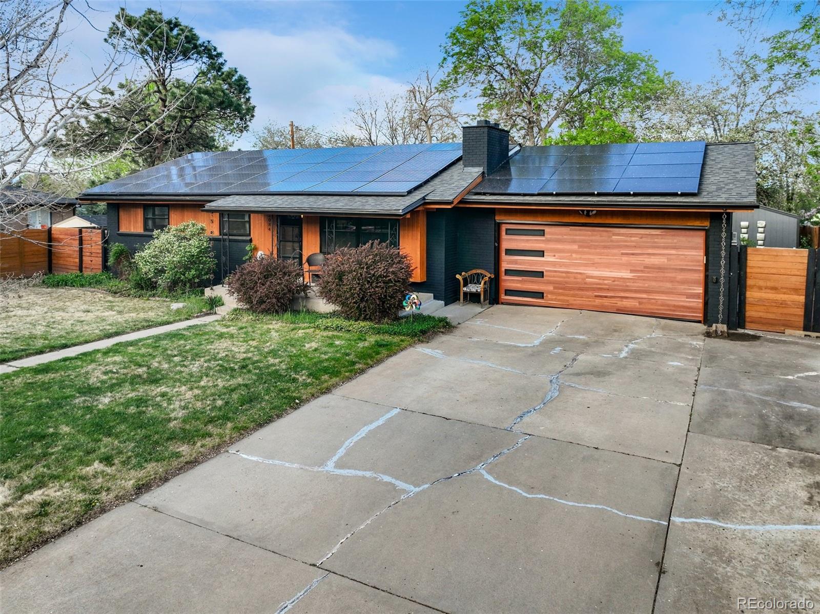 Applewood West Golden Home | MLS #: 95841732084  Creighton Drive, Golden Beds: 5 Baths: 3 Price: $859,000