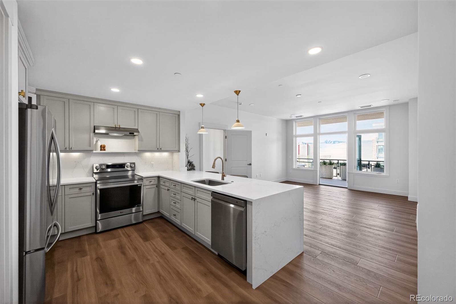 Belmar Lakewood Condo / Townhome | MLS #: 38897317220 W Bonfils Lane 302, Lakewood Beds: 2 Baths: 2 Price: $599,000