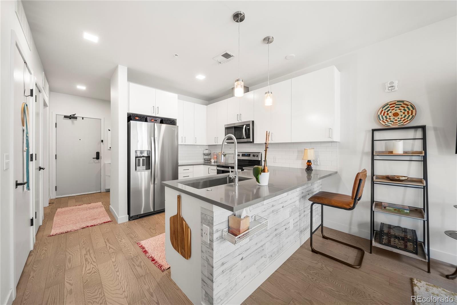 Platte Denver Condo / Townhome | MLS #: 93040391898 S Bannock Street 202, Denver Beds: 1 Baths: 1 Price: $275,000