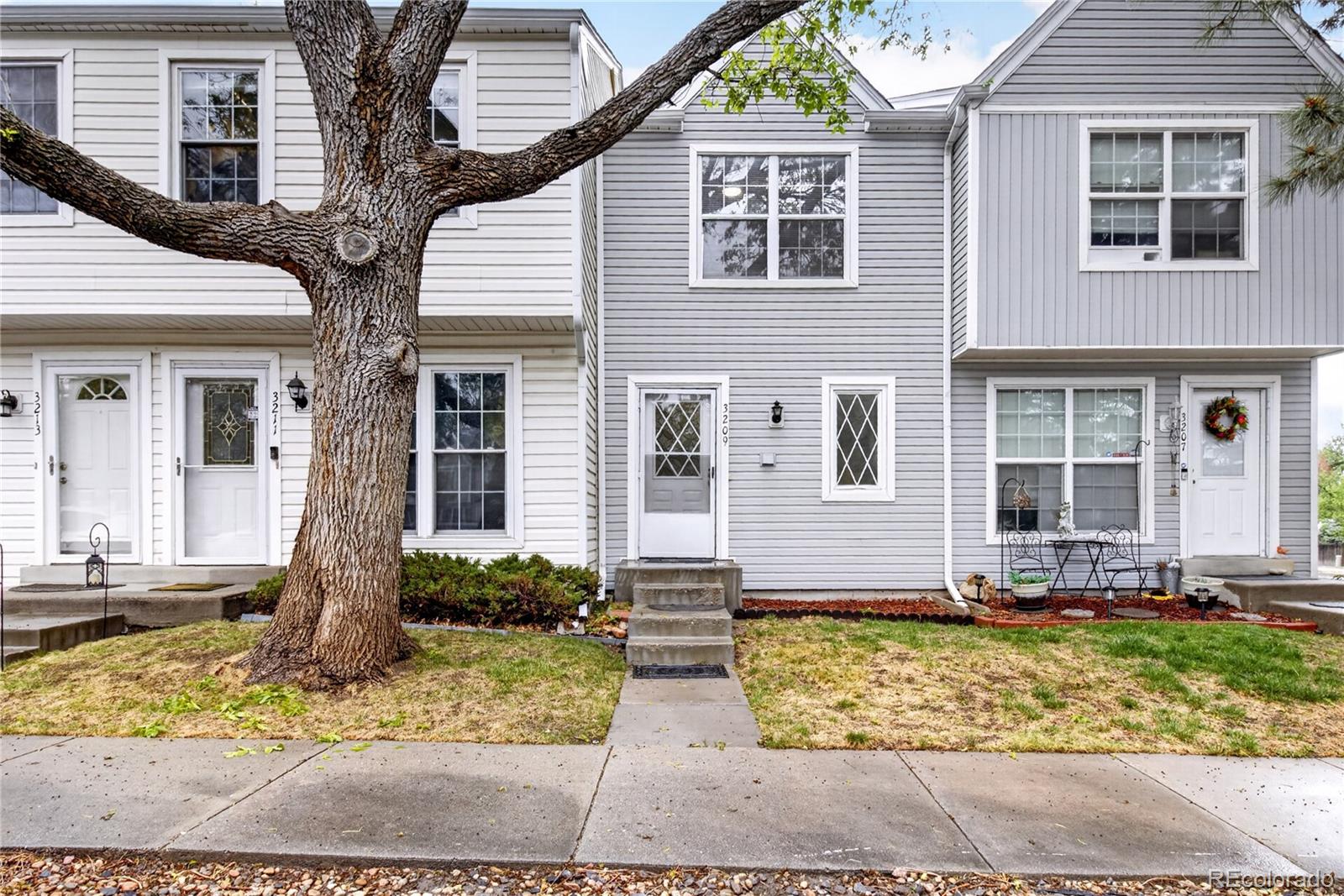  Lakewood Home | MLS #: 76071583209 S Estes Street, Lakewood Beds: 2 Baths: 2 Price: $320,000