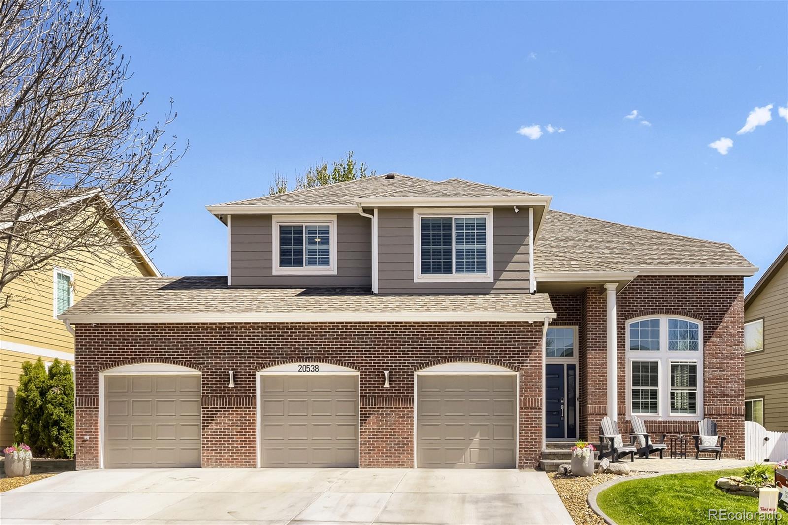 Greenfield Aurora Home | MLS #: 675924020538 E Weaver Drive, Aurora Beds: 4 Baths: 5 Price: $900,000