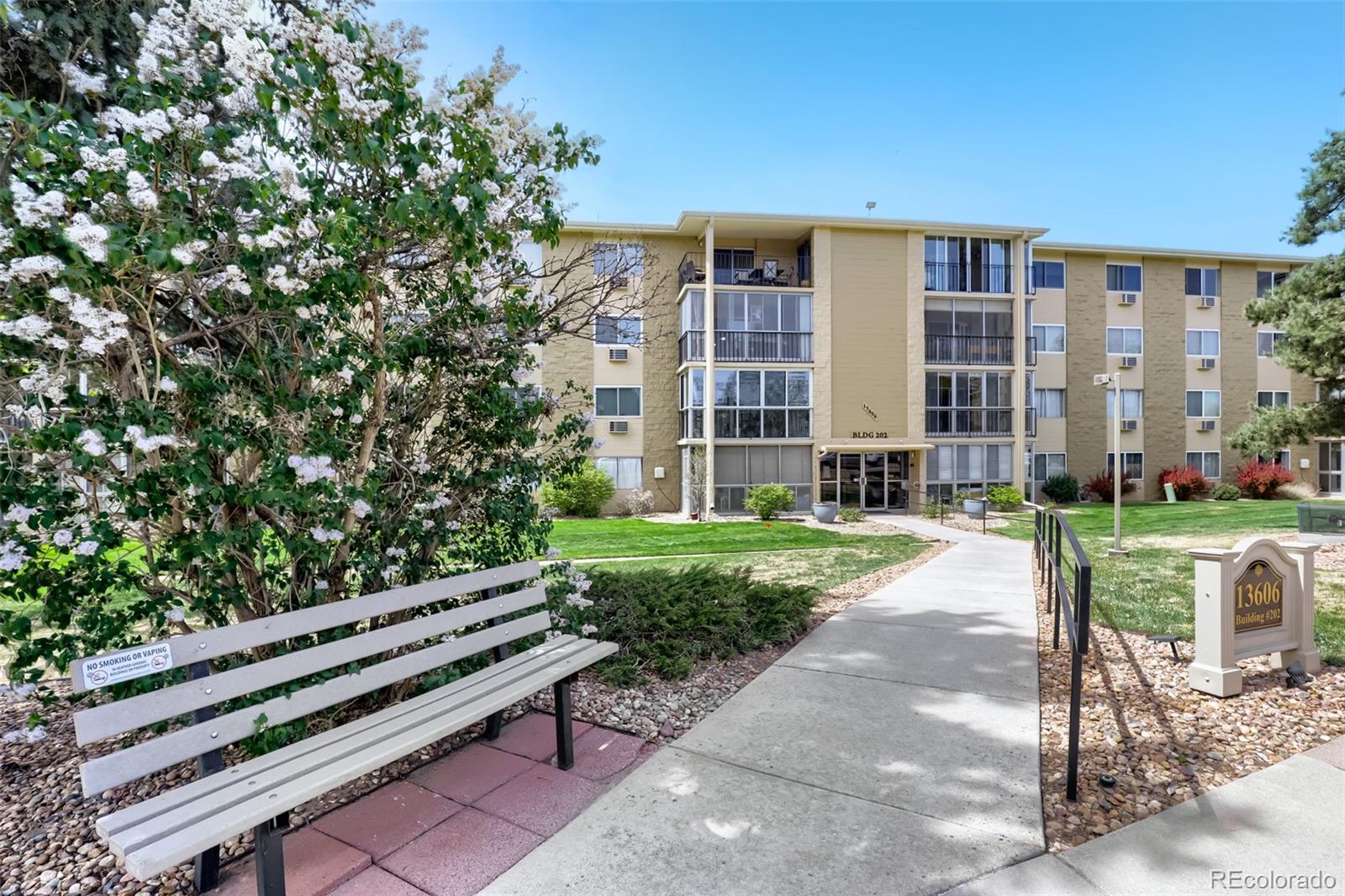 Heather Gardens Aurora Condo / Townhome | MLS #: 539943813606 E Bates Avenue 204, Aurora Beds: 2 Baths: 2 Price: $200,000