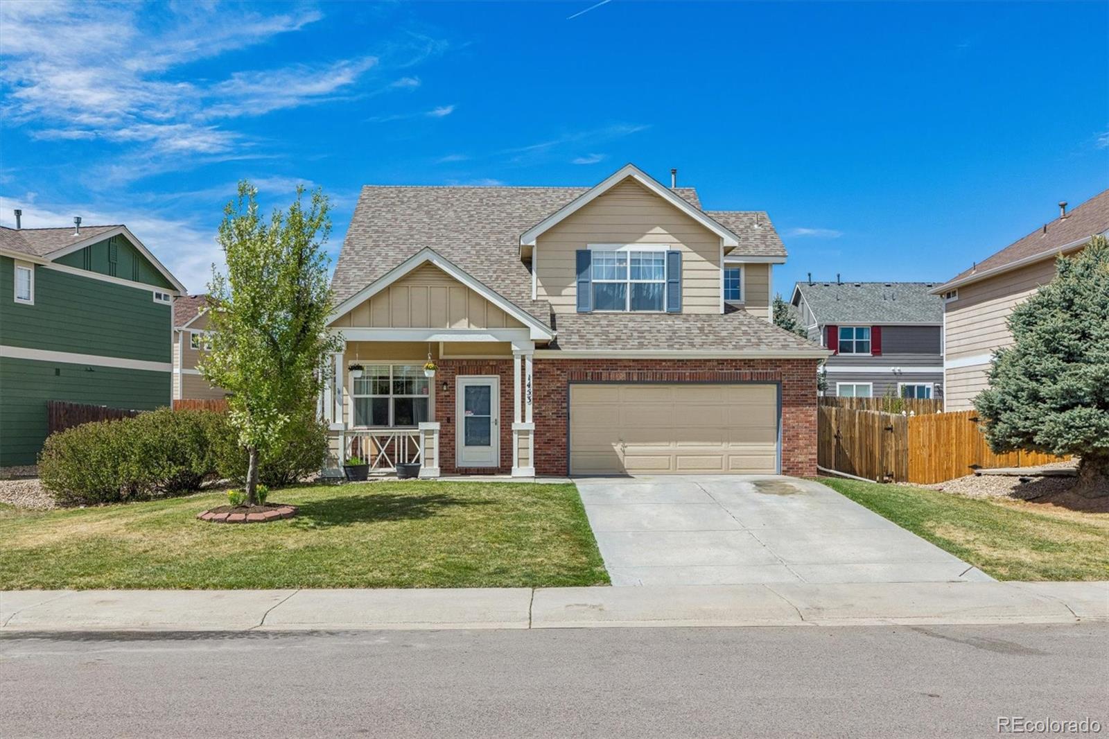  Castle Rock Home | MLS #: 96780091453 N Heritage Avenue, Castle Rock Beds: 3 Baths: 3 Price: $525,000