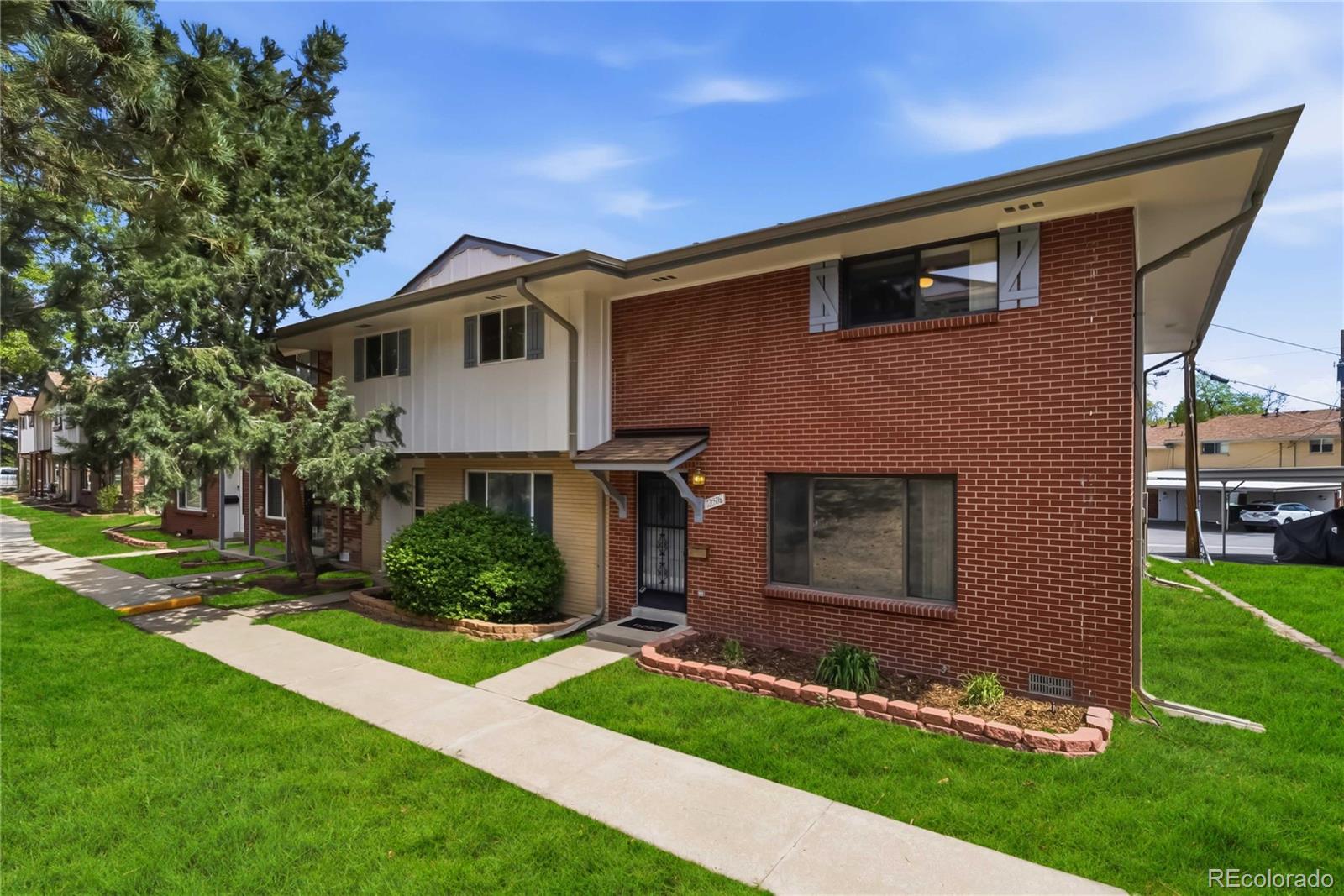 Green Mountain Lakewood Condo / Townhome | MLS #: 285954312516 W Virginia Avenue , Lakewood Beds: 3 Baths: 2 Price: $329,000