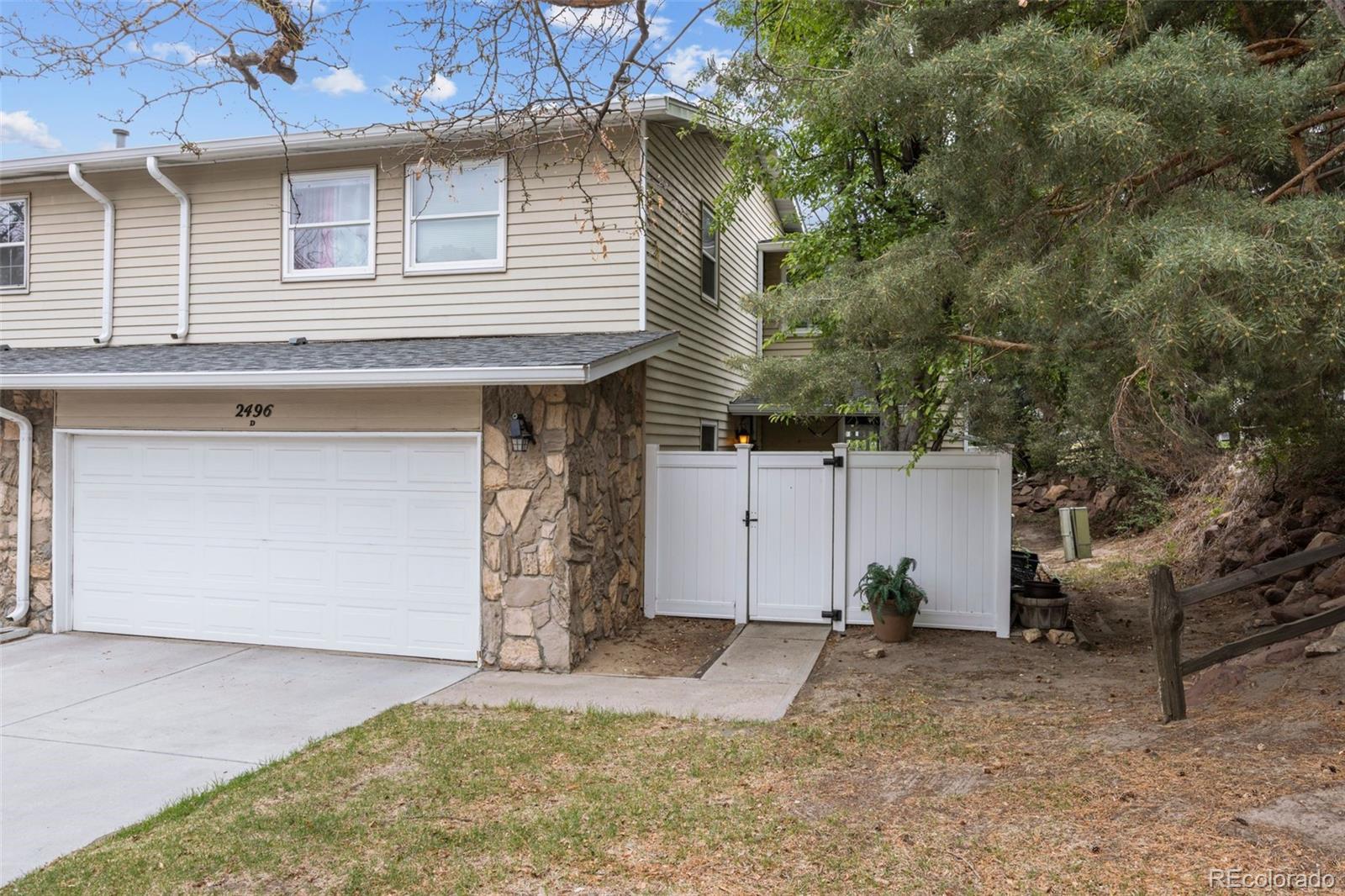 Heather Ridge Aurora Condo / Townhome | MLS #: 25384592496 S Vaughn Way D, Aurora Beds: 4 Baths: 4 Price: $449,025