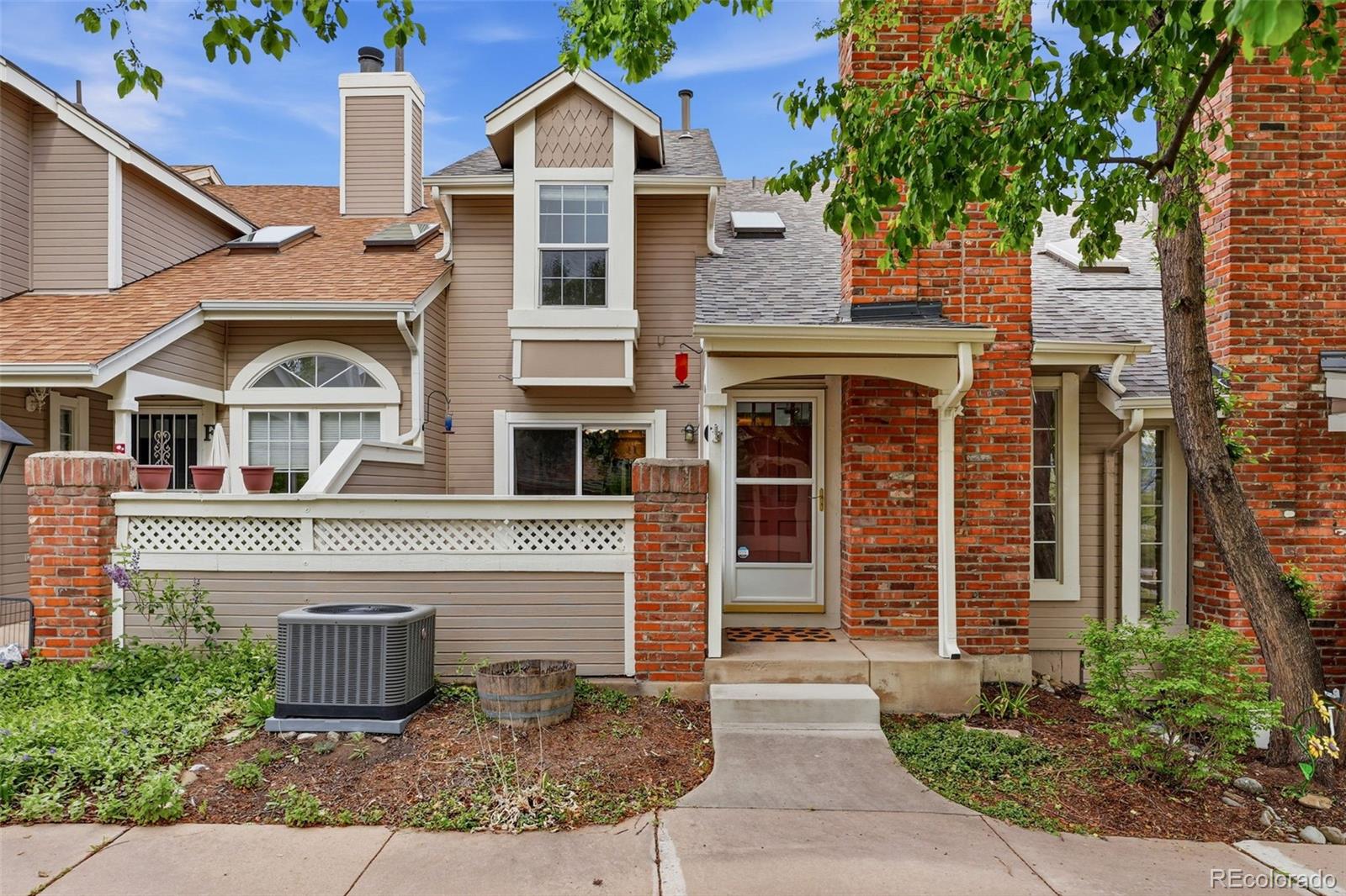 Southpark Littleton Home | MLS #: 24716172892 W Long Circle, Littleton Beds: 3 Baths: 4 Price: $535,000