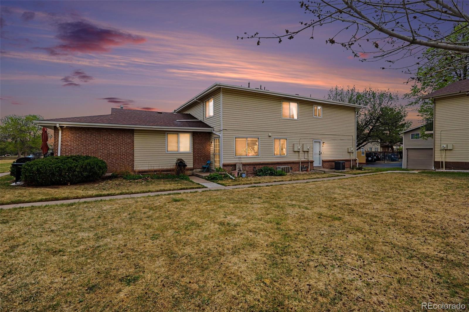 Jefferson Green Lakewood Condo / Townhome | MLS #: 16653163355 S Flower Street 104, Lakewood Beds: 2 Baths: 1 Price: $275,000