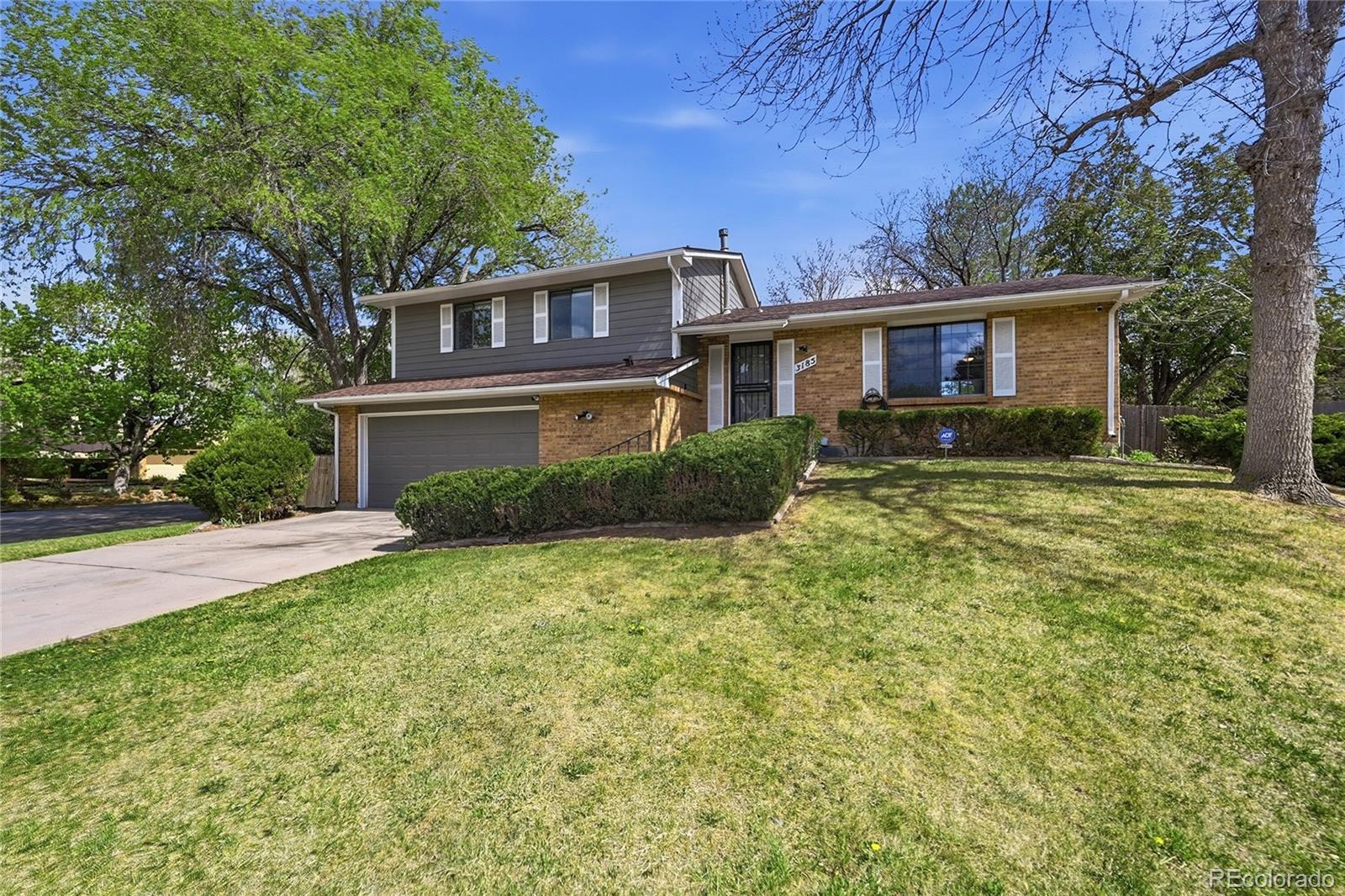 Seven Lakes Aurora Home | MLS #: 23620493185 S Ensenada Way, Aurora Beds: 3 Baths: 3 Price: $535,000