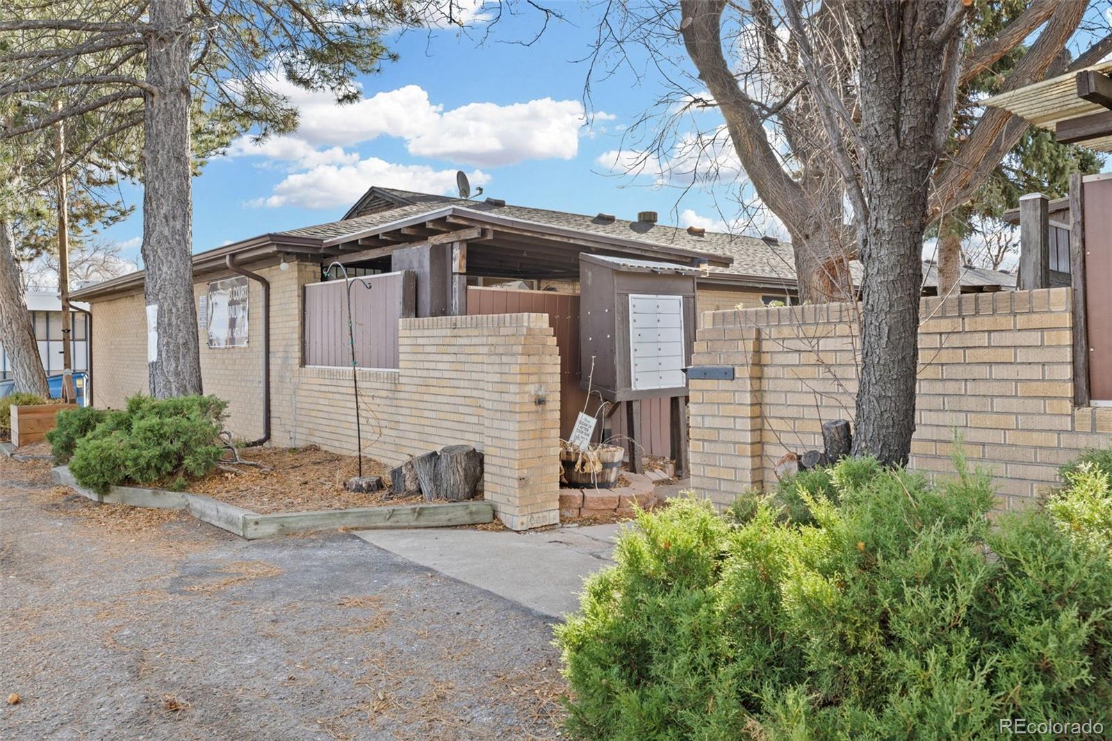  Lakewood Condo / Townhome | MLS #: 31849356504 W 14th Avenue , Lakewood Beds: 2 Baths: 1 Price: $250,000