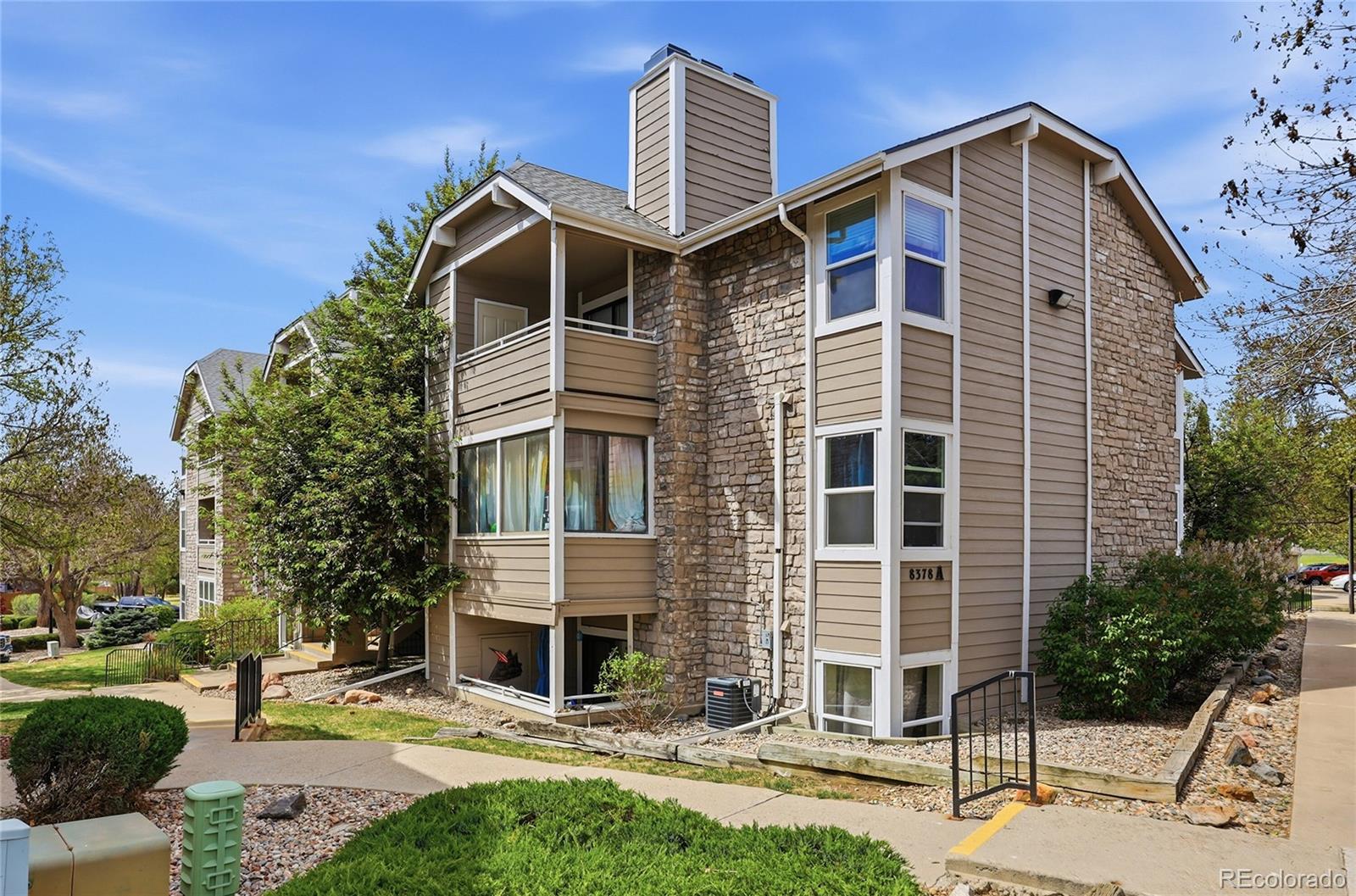 Cay At Marina Pointe Littleton Condo / Townhome | MLS #: 31607648378 S Upham Way A305, Littleton Beds: 2 Baths: 2 Price: $285,000