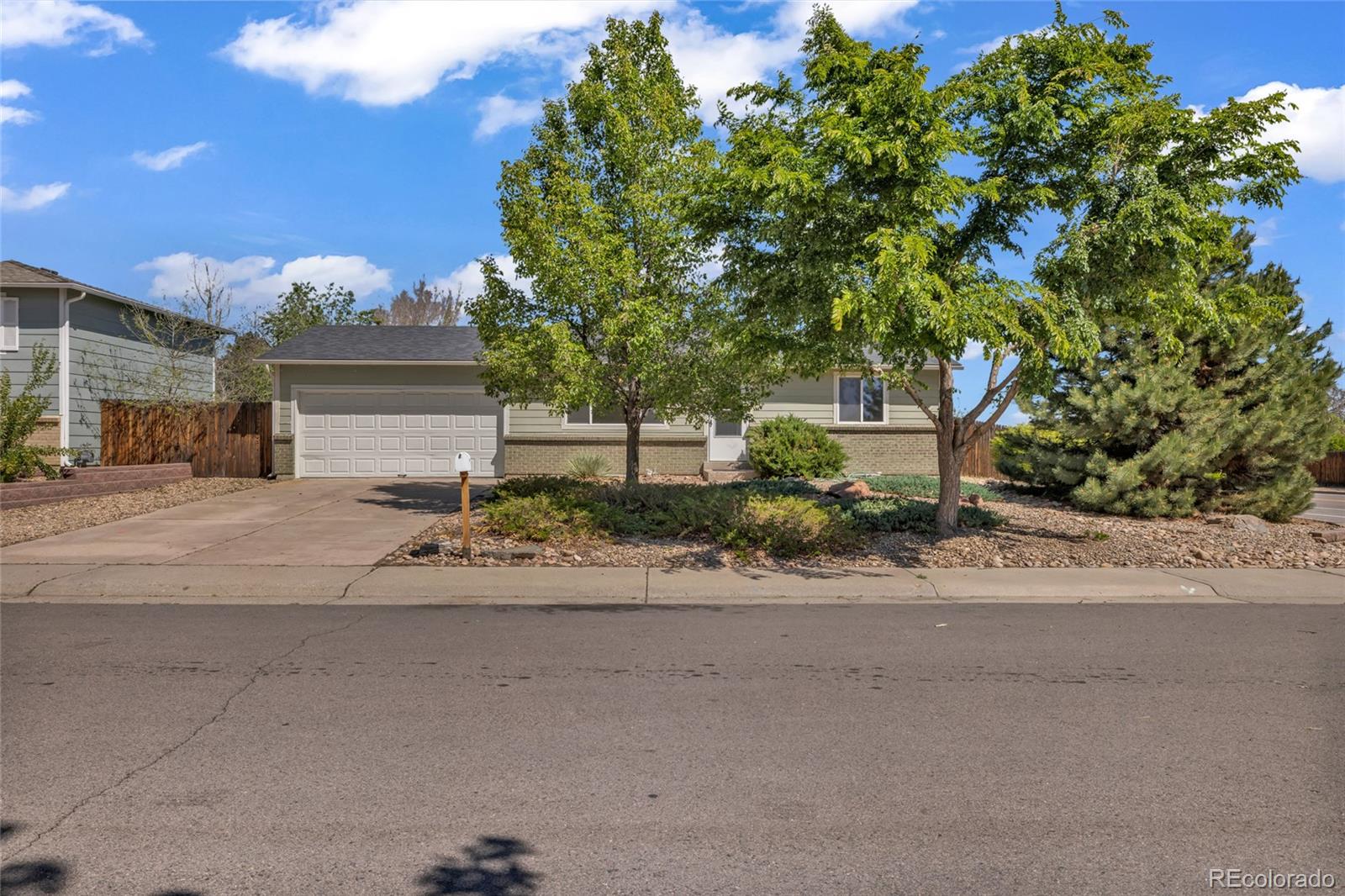 Meadowood Aurora Home | MLS #: 466701015949 E Brunswick Drive, Aurora Beds: 4 Baths: 2 Price: $429,000